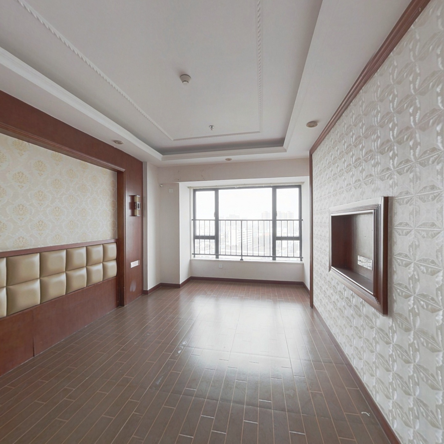 中山港佰汇广场带精装修的公寓出售