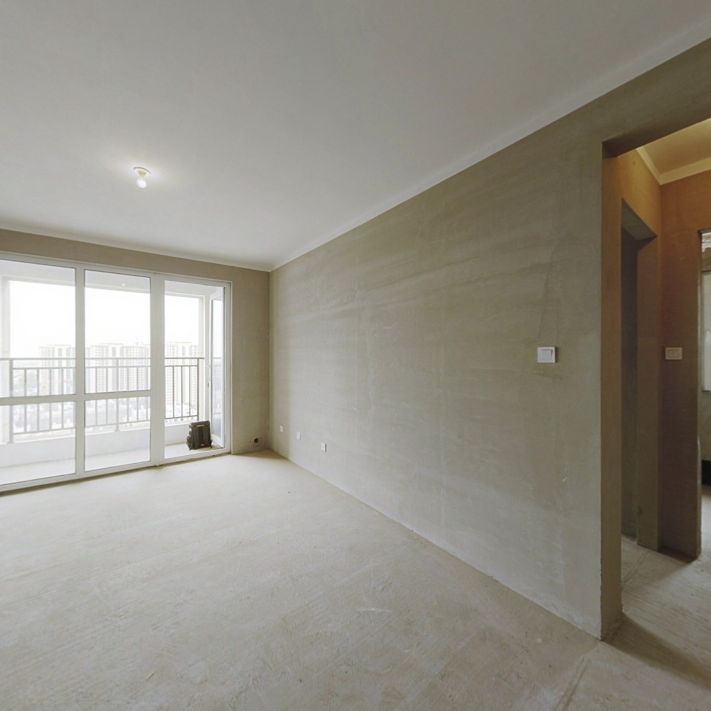 华融现代城朝阳一居室，可贷款，满二。