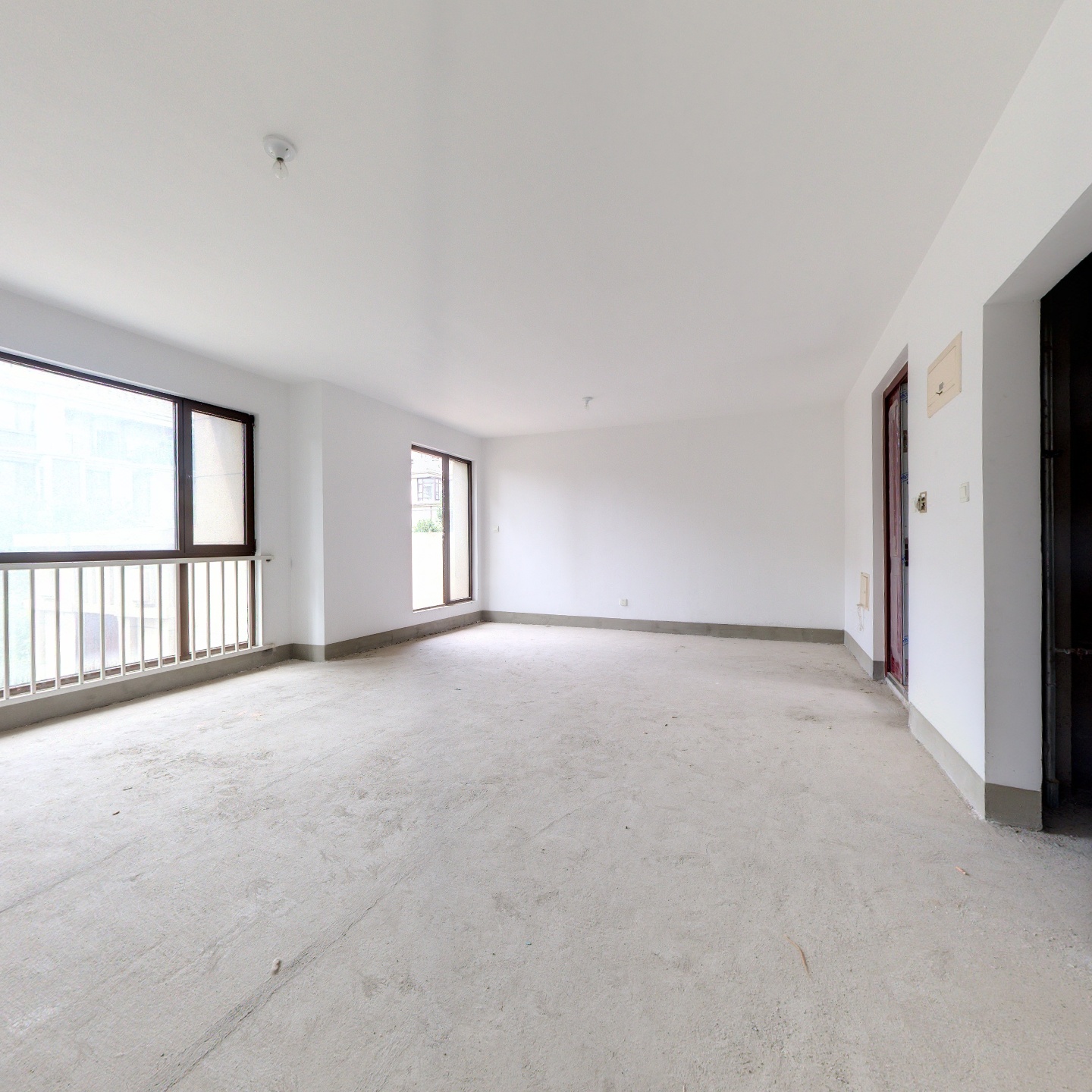 鸿坤理想湾，洋房电梯入户，一梯一户，视野好采光好