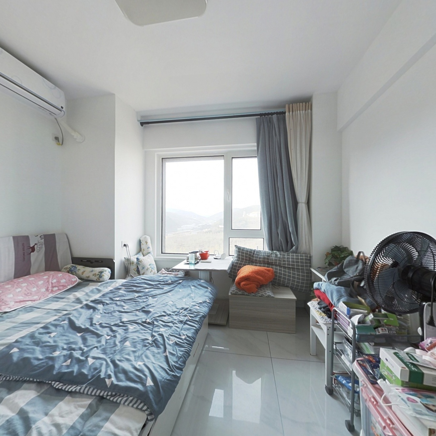 龙湖天琅，精装小公寓，近腾飞软件园月租金2000
