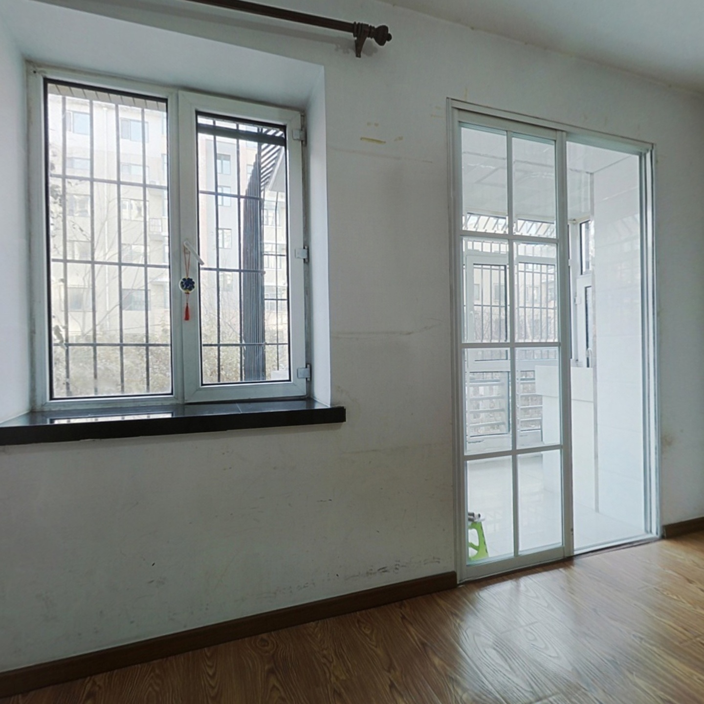 征仪路 大众新城 一室明厅 带自家大花园 南向正房