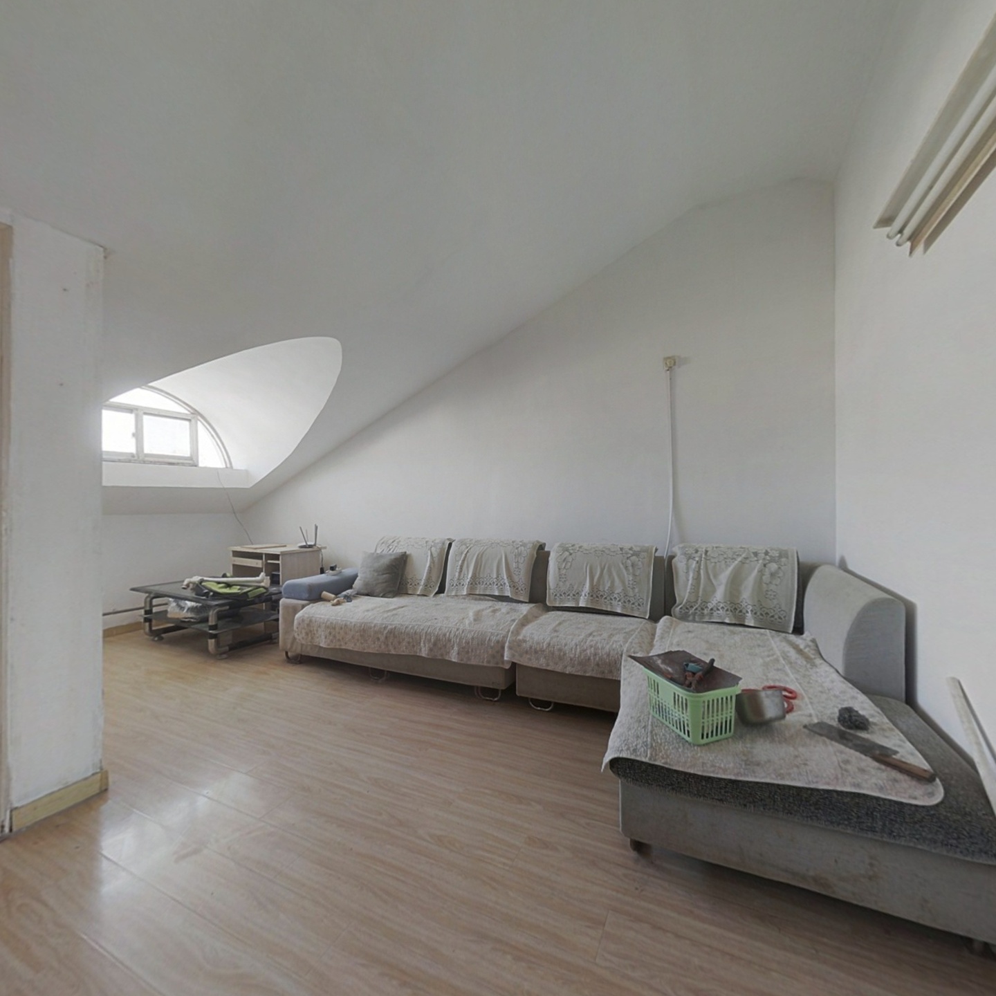 江山路小区阁楼价格可谈看房方便