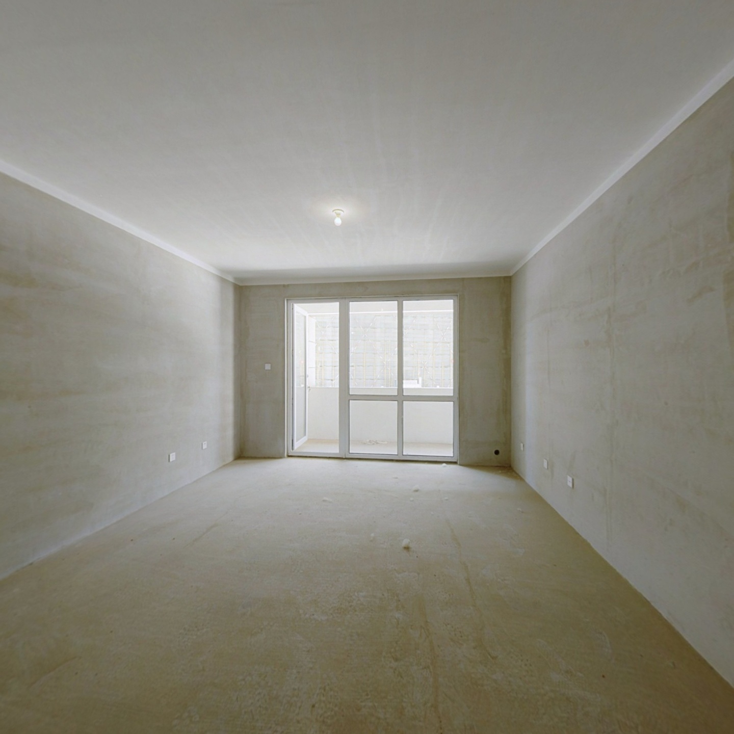 洋房南北三居，毛坯随意装修，诚意出售