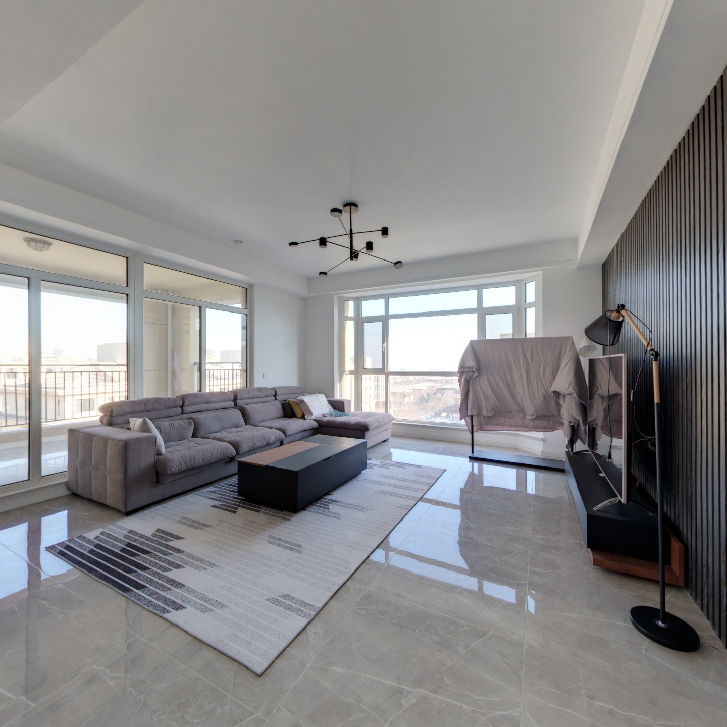 龙湖唐宁公馆大平层东户带装修带车位采光不错