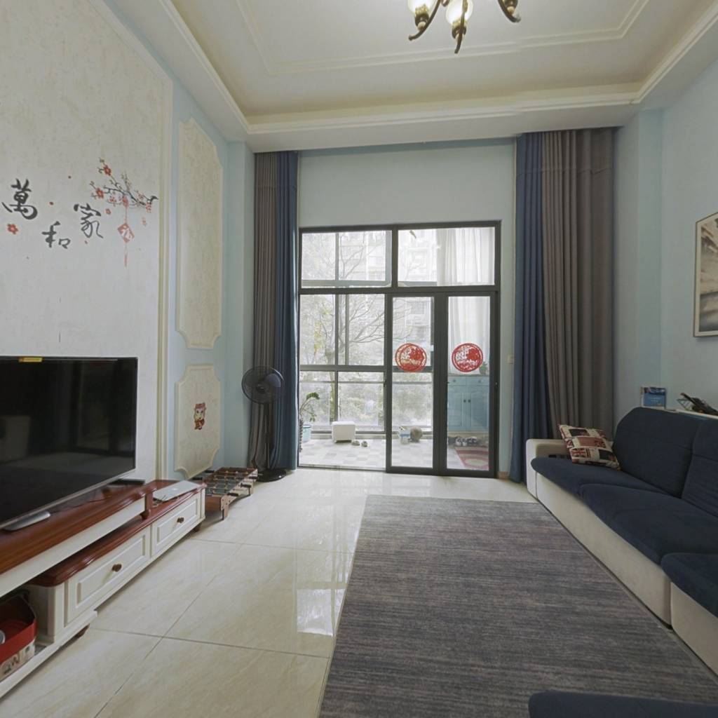 买一层多一层复式、客厅挑高4.5米、使用面积200平