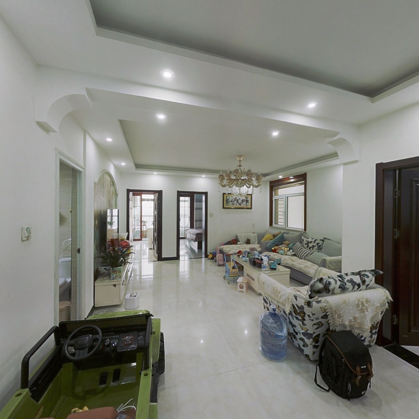 精装全南三居室 中间楼层 无挡 满两年 价还可以谈