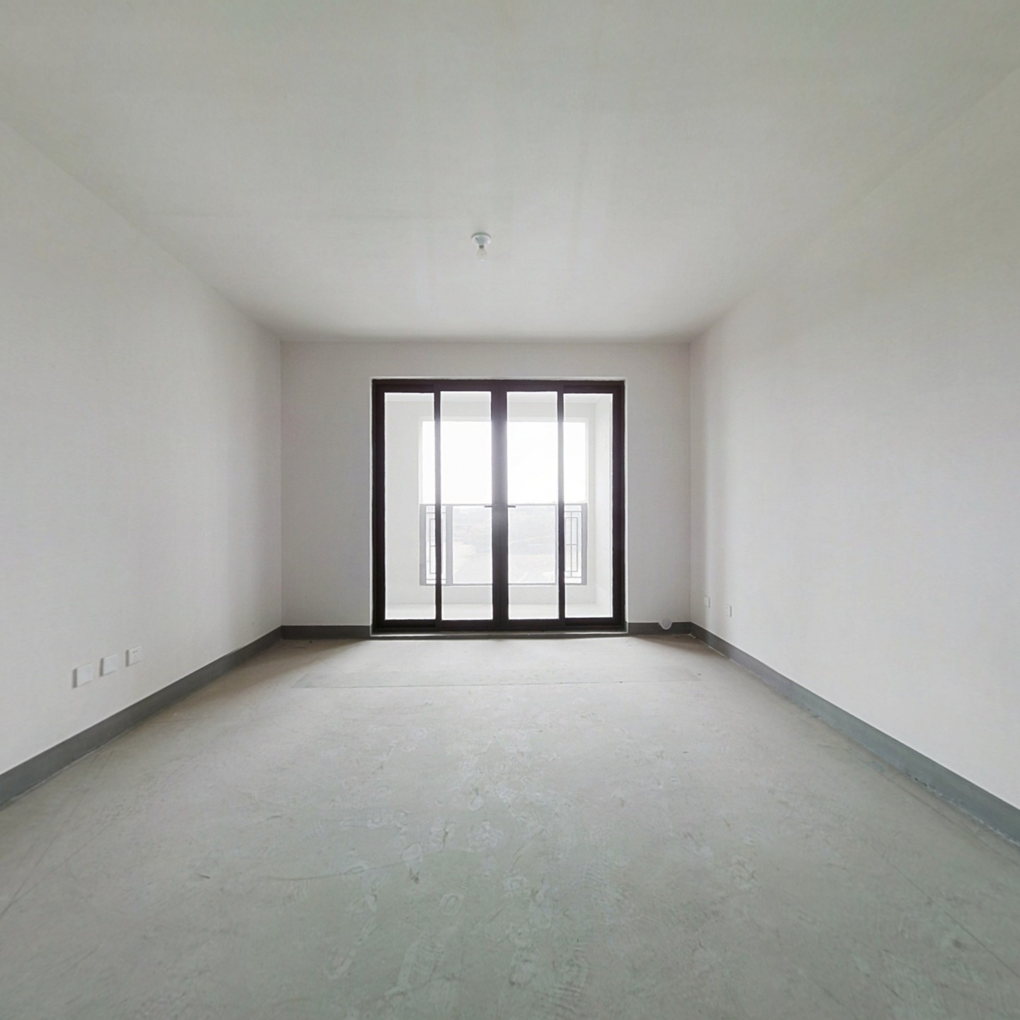 翡翠公馆毛坯房3-2-1-2 127.00m² 170 万