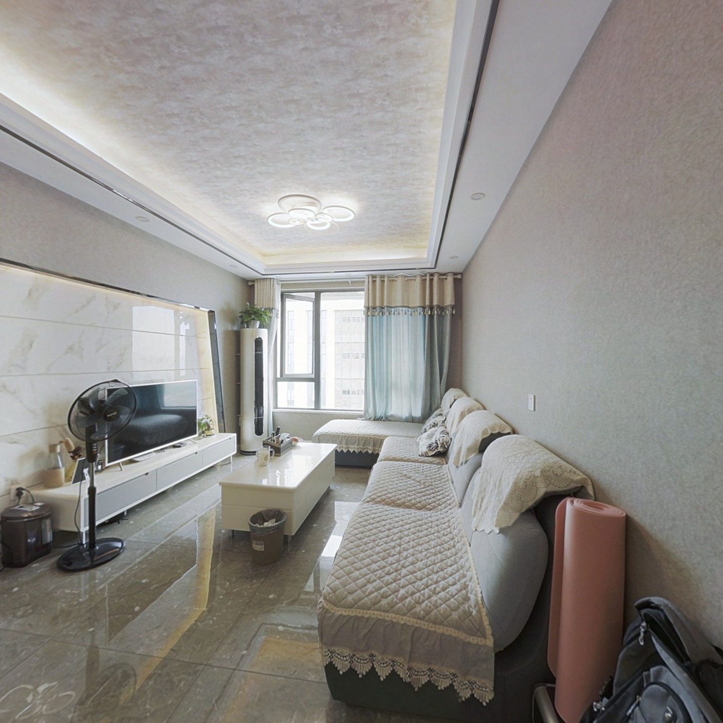 滨江新城乾和珑湾正规两室一厅品质电梯房。