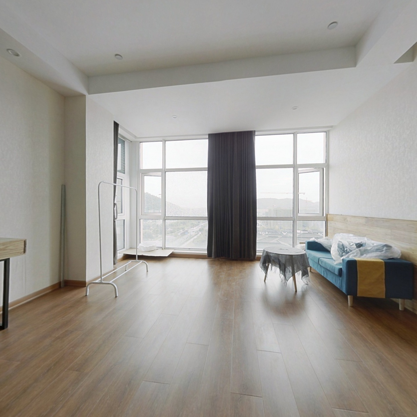 茶博城精装修公寓，中间楼层，视野开阔