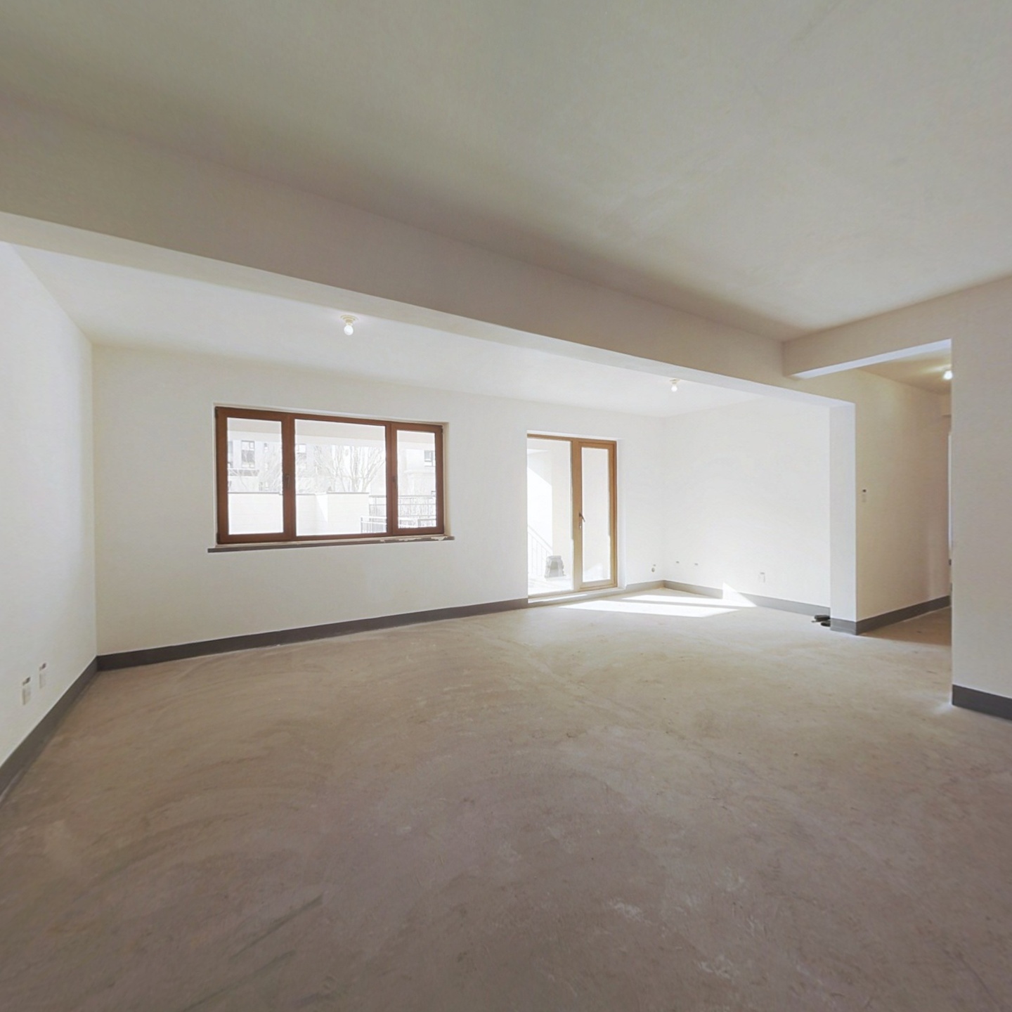 龙湖天宸原著别墅 带地下室 使用面积能达到300多平