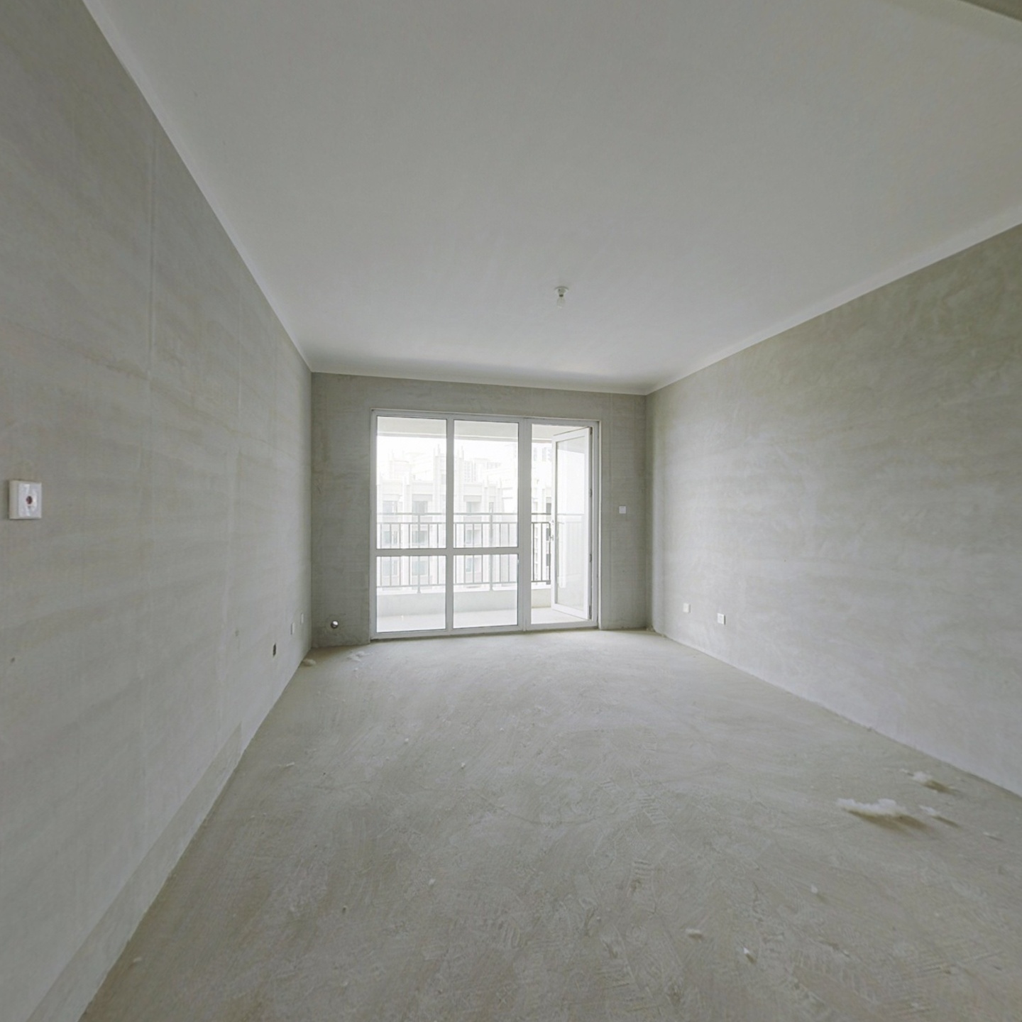 华融现代城洋房，南北通透3居，带60平米露天