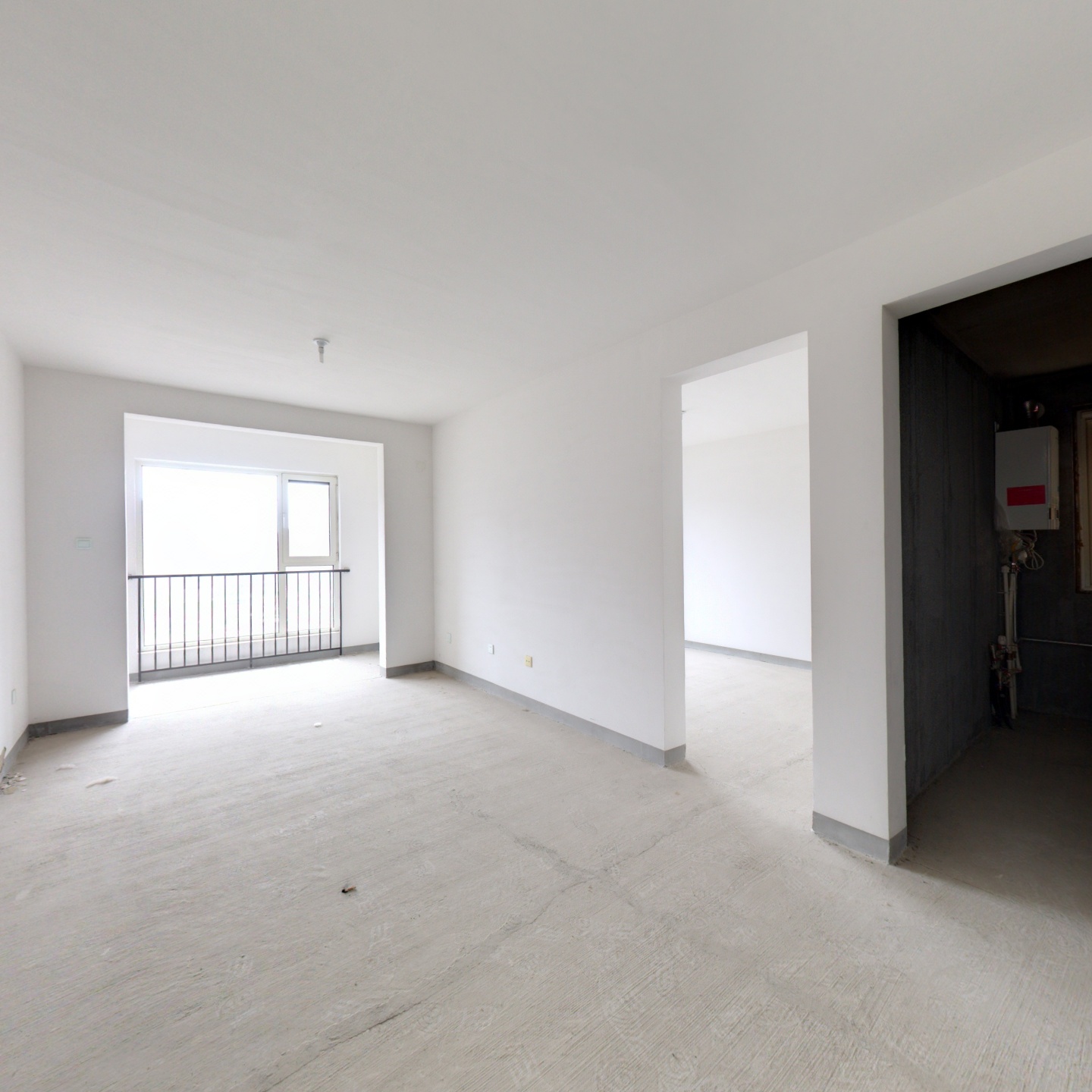 此房满两年，楼栋位置好，中间楼层，全天采光