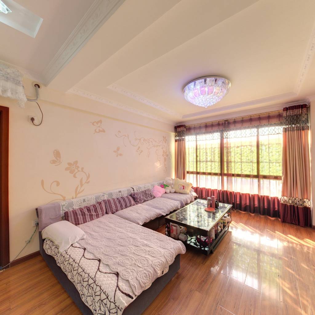 东区 竹湖园 紫荆一号精装两室，出行方便，家具齐全。