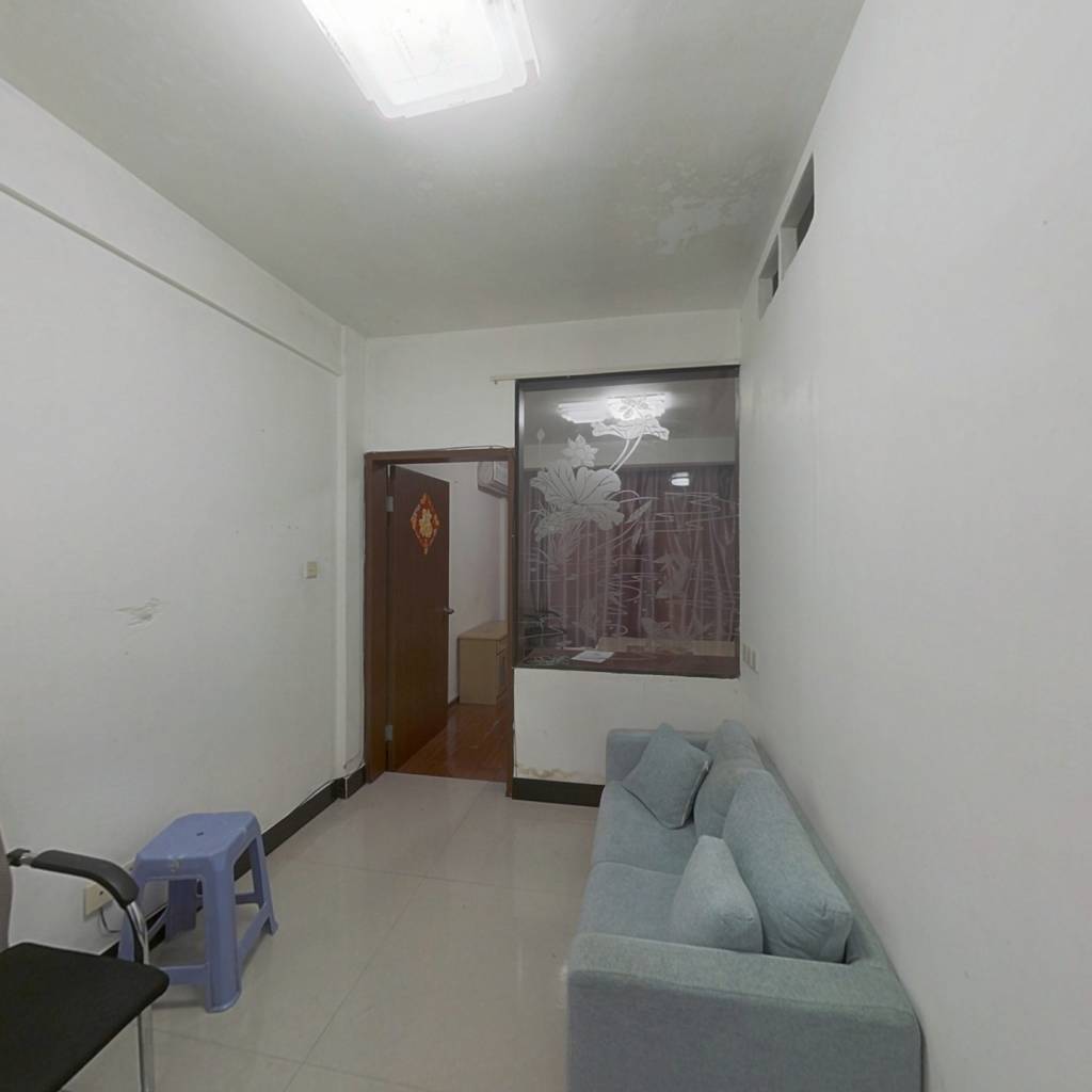 台江万达 瓜果城综合楼 标准单身公寓 。电梯房
