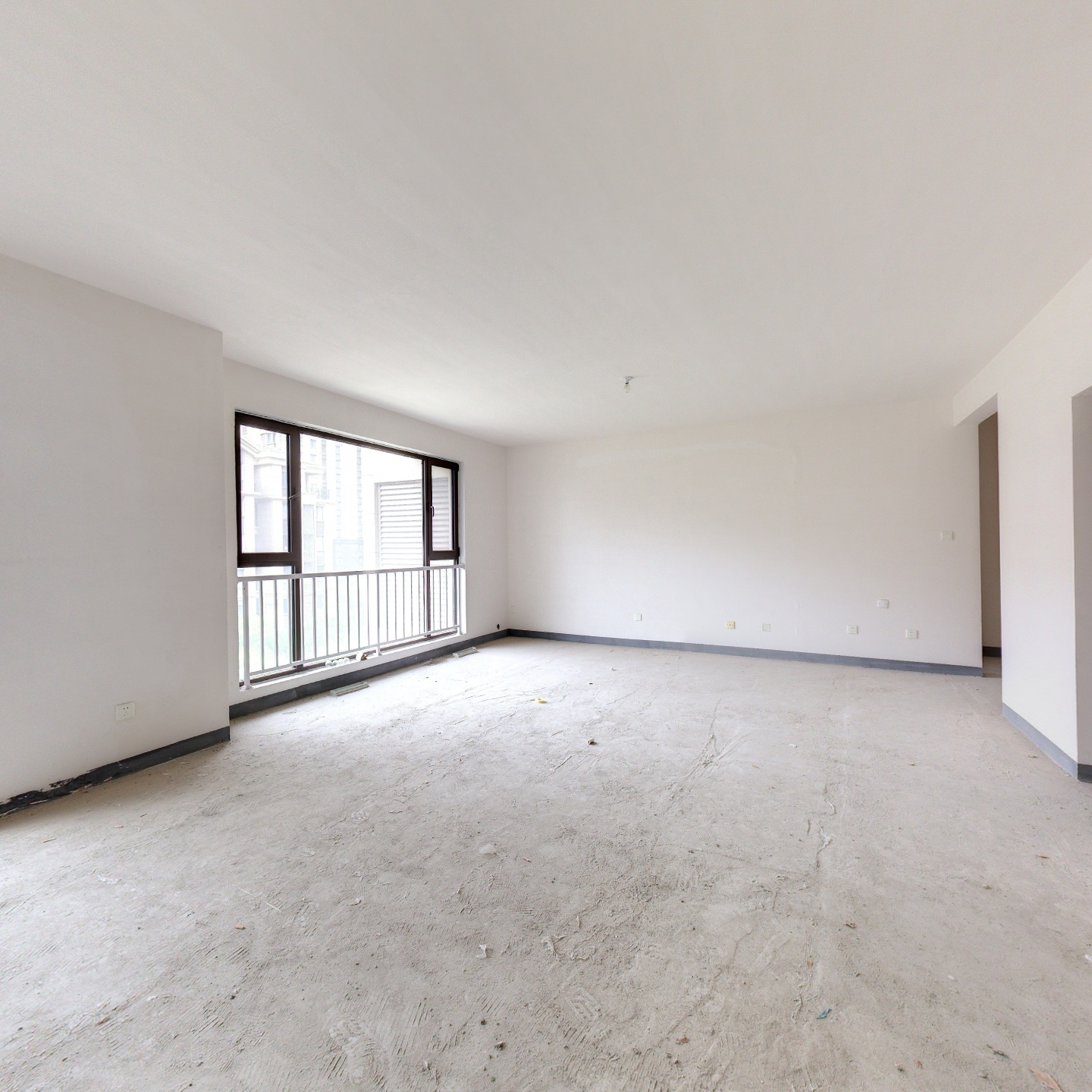 鸿坤洋房三居室   电梯入户  全明格局   满二年