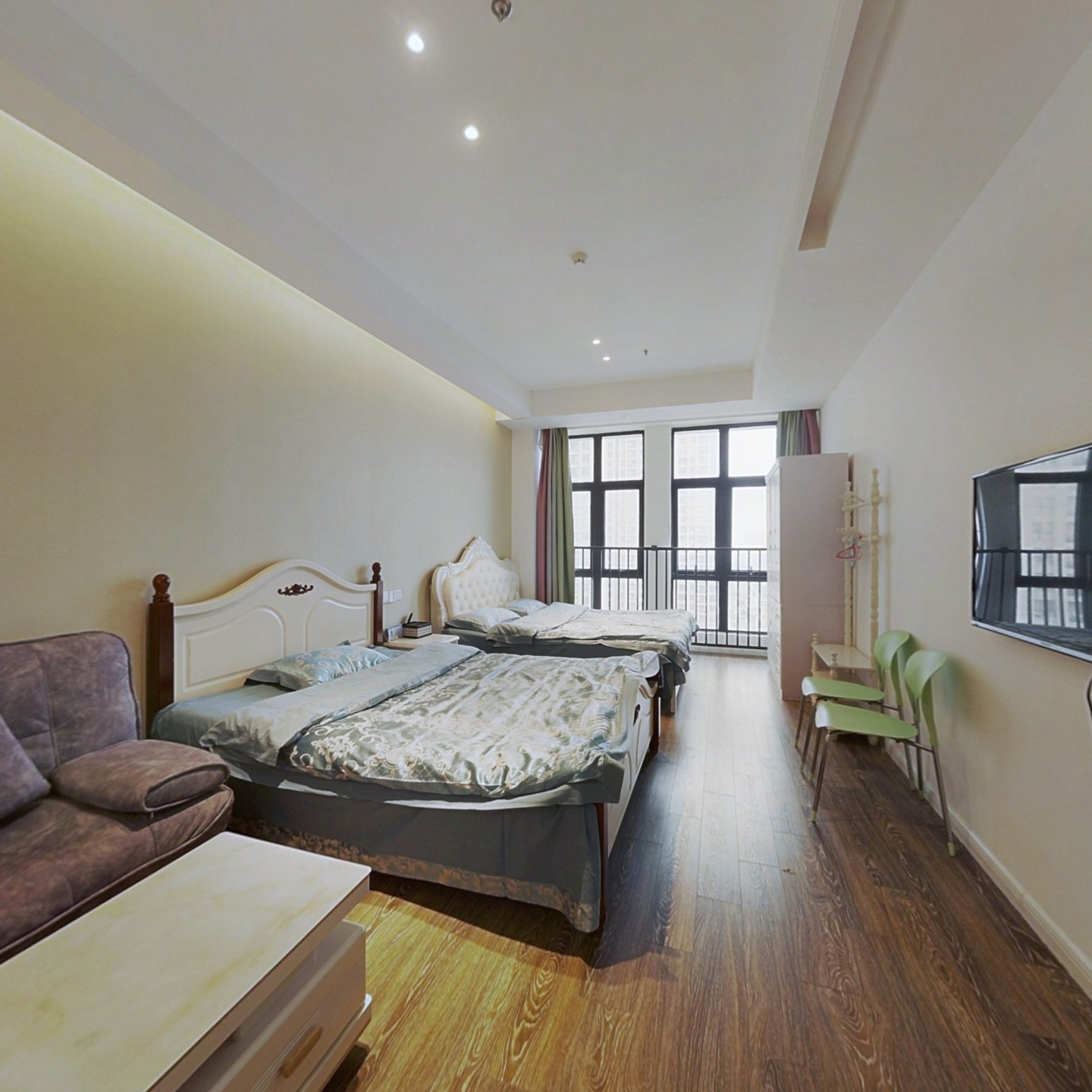 小公寓居住舒适，房龄新，配套完善。