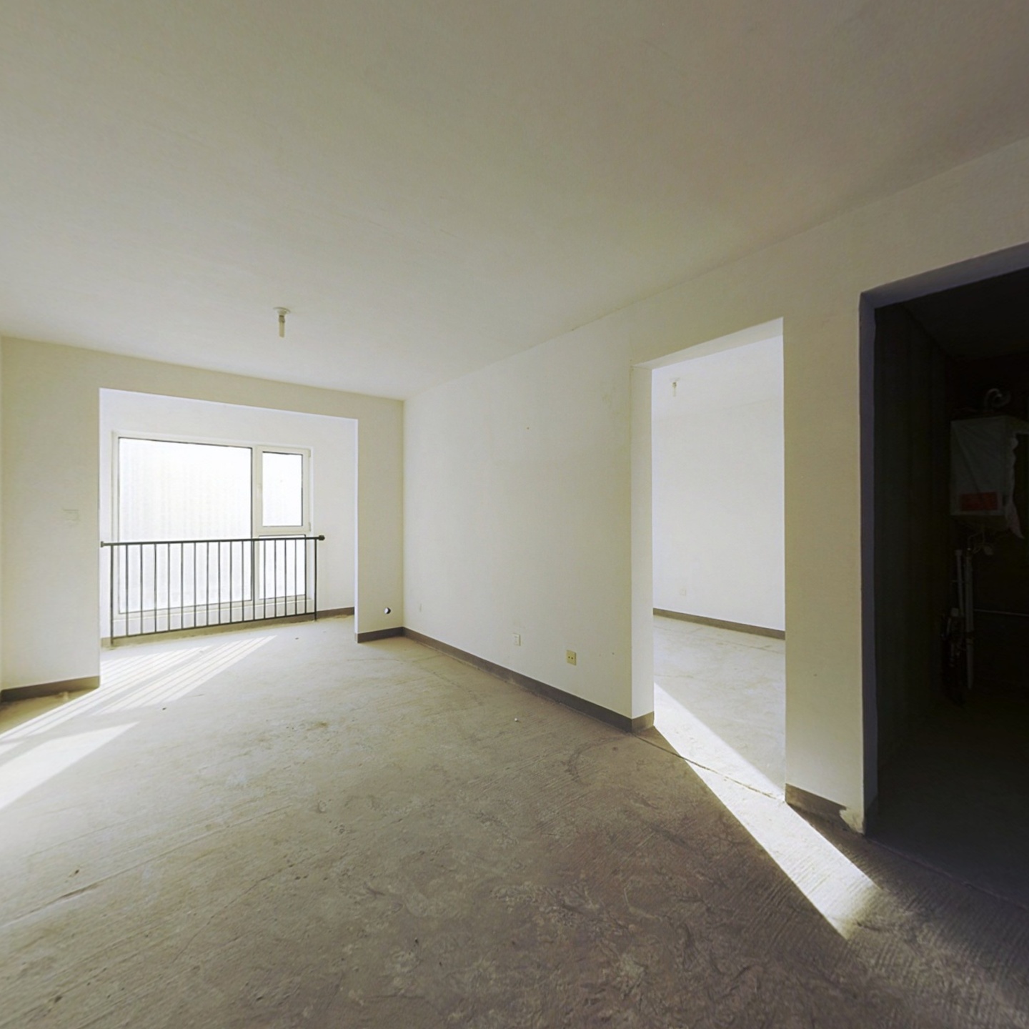 楼层好，中间楼层，视野宽阔，采光充足