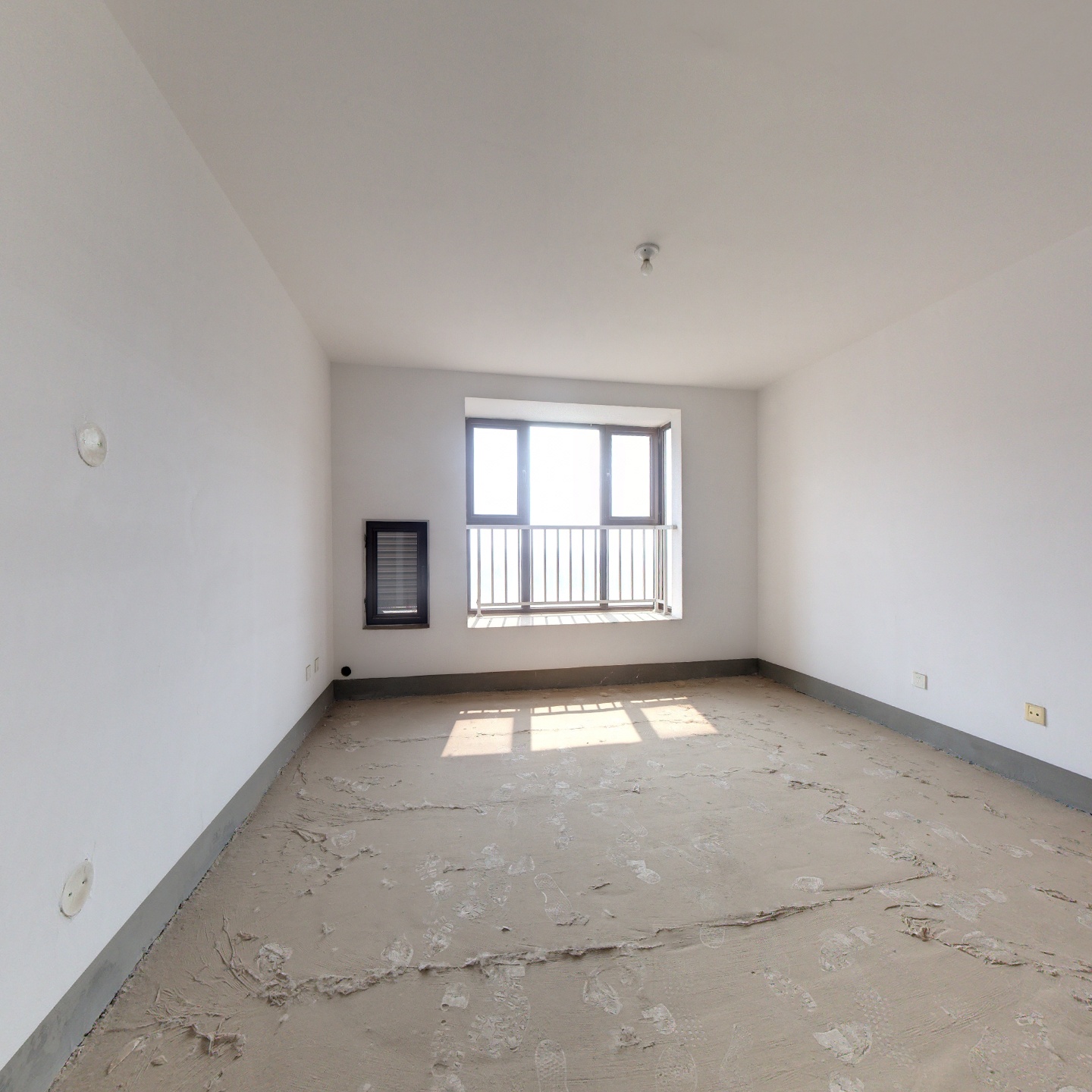 涿州高铁东站，鸿坤理想湾全明三居室，可步行到高铁站