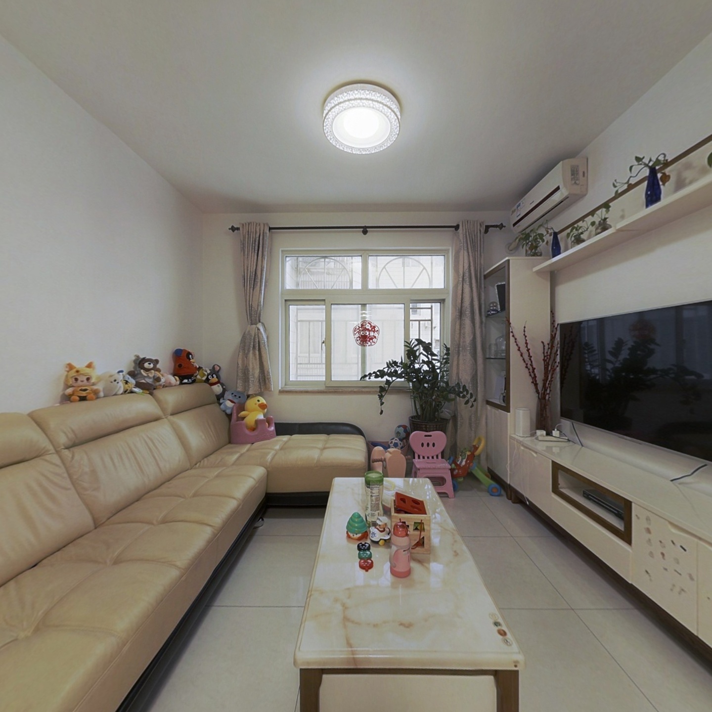 福田双地铁双口岸物业 户型方正实用，住家安静舒适