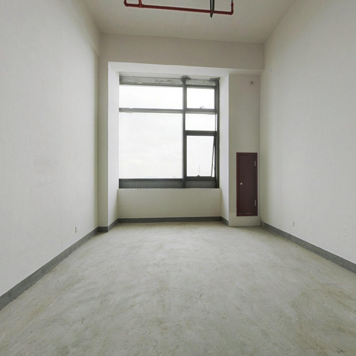 龙湖公寓复式房，白胚，可以自住、注册公司都可以