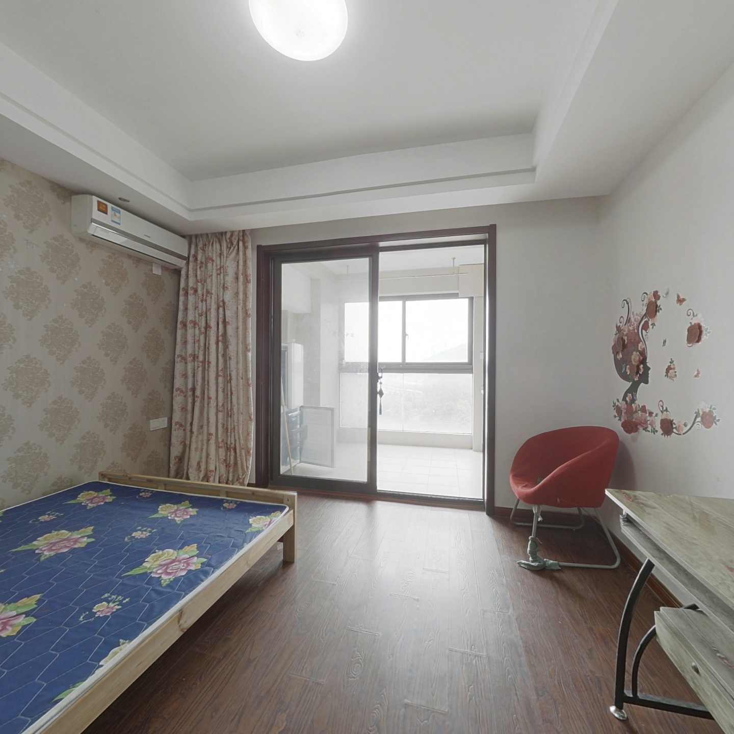 青山鹤岭，精装修单身公寓，70年产权。