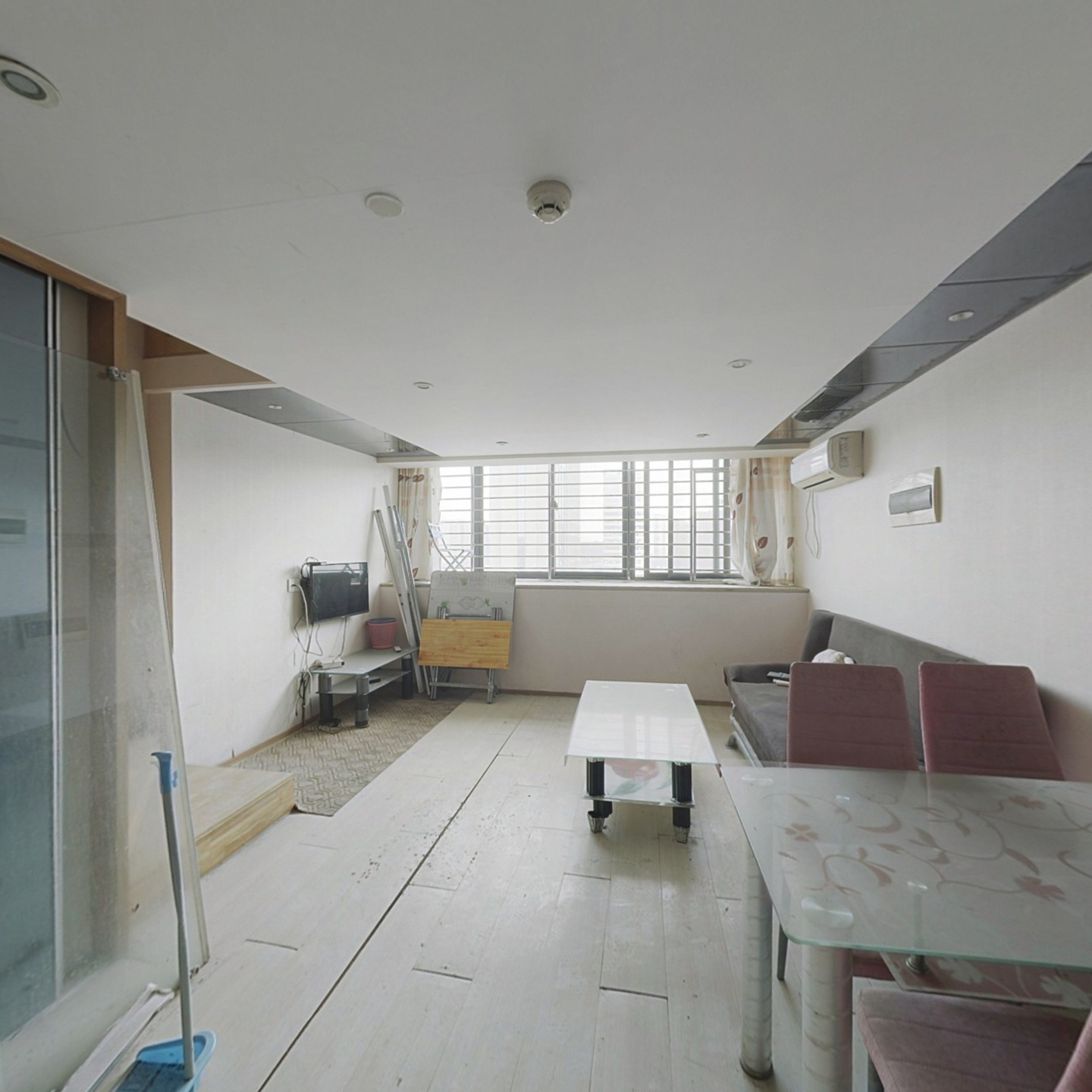 明海复式公寓 繁华地段 精装修 拎包入住 诚心出售