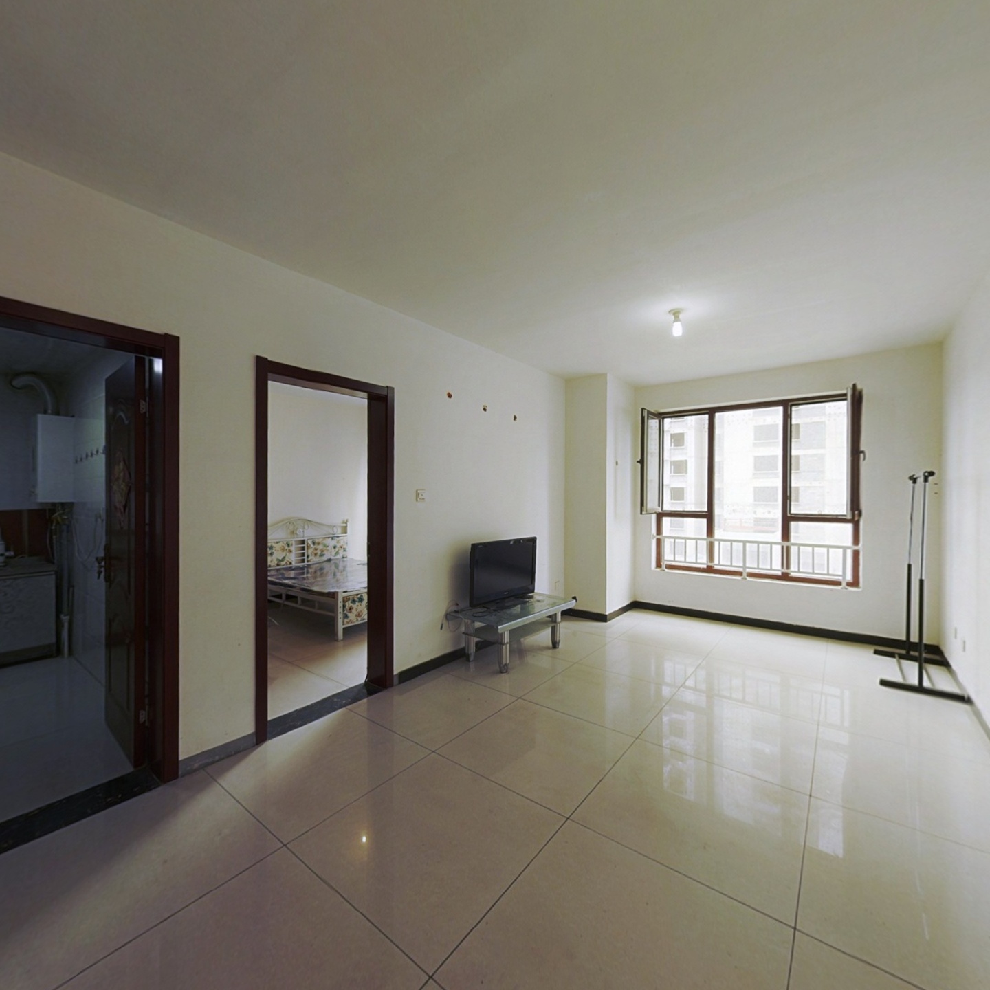 南向精装两居.出行方便.业主急售