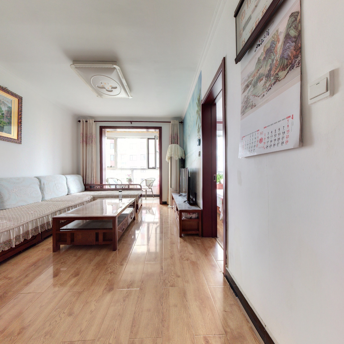 出门繁华地段，就医方便，生活便利，838沿线 采光好