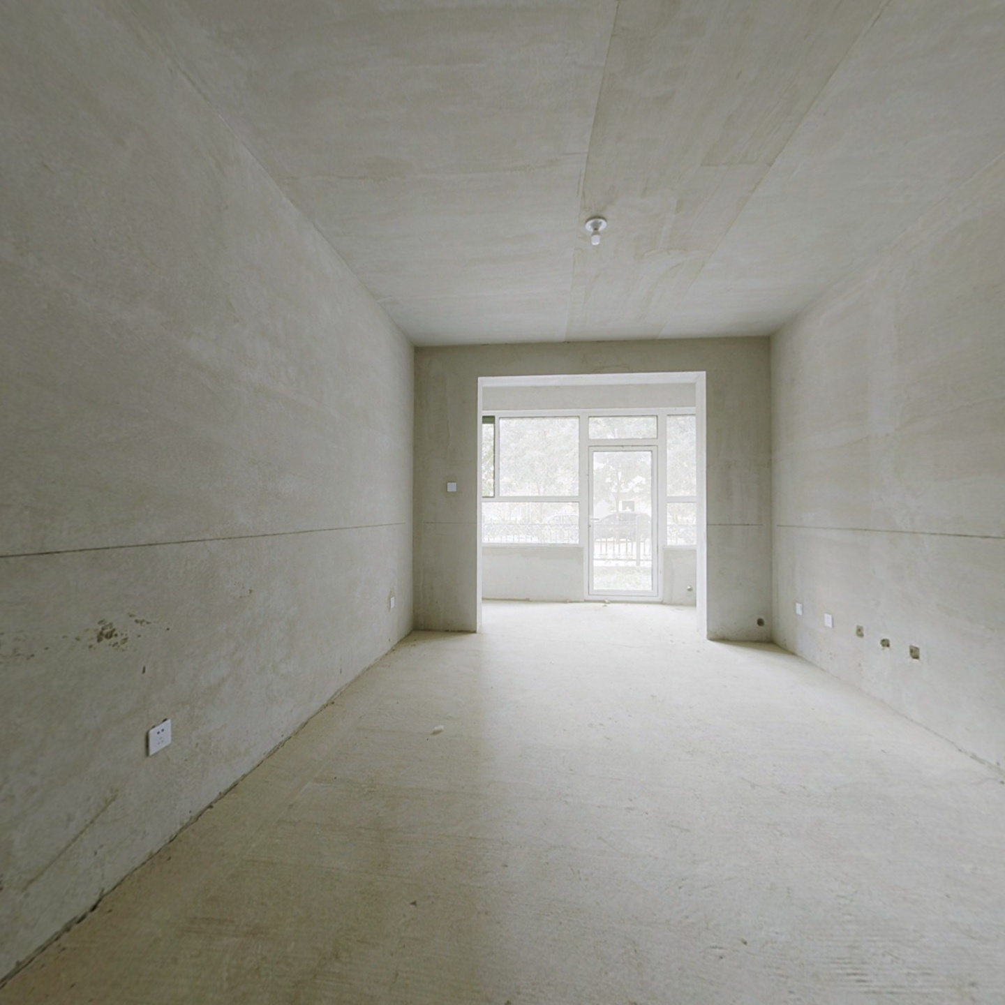 谁不想拥有自己的小花园，一层带院，业主诚心出售