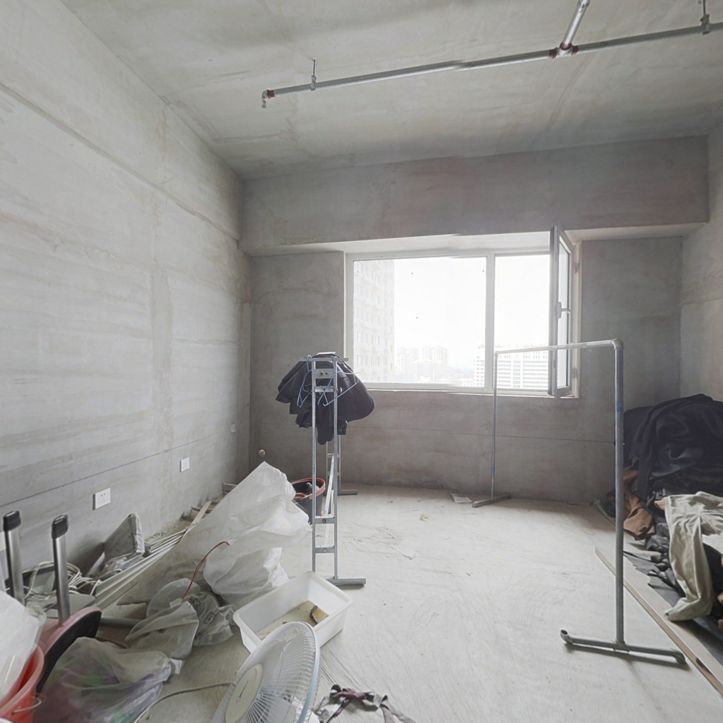 房子的地理位置比较好，出租比较方便，办公自住都合适