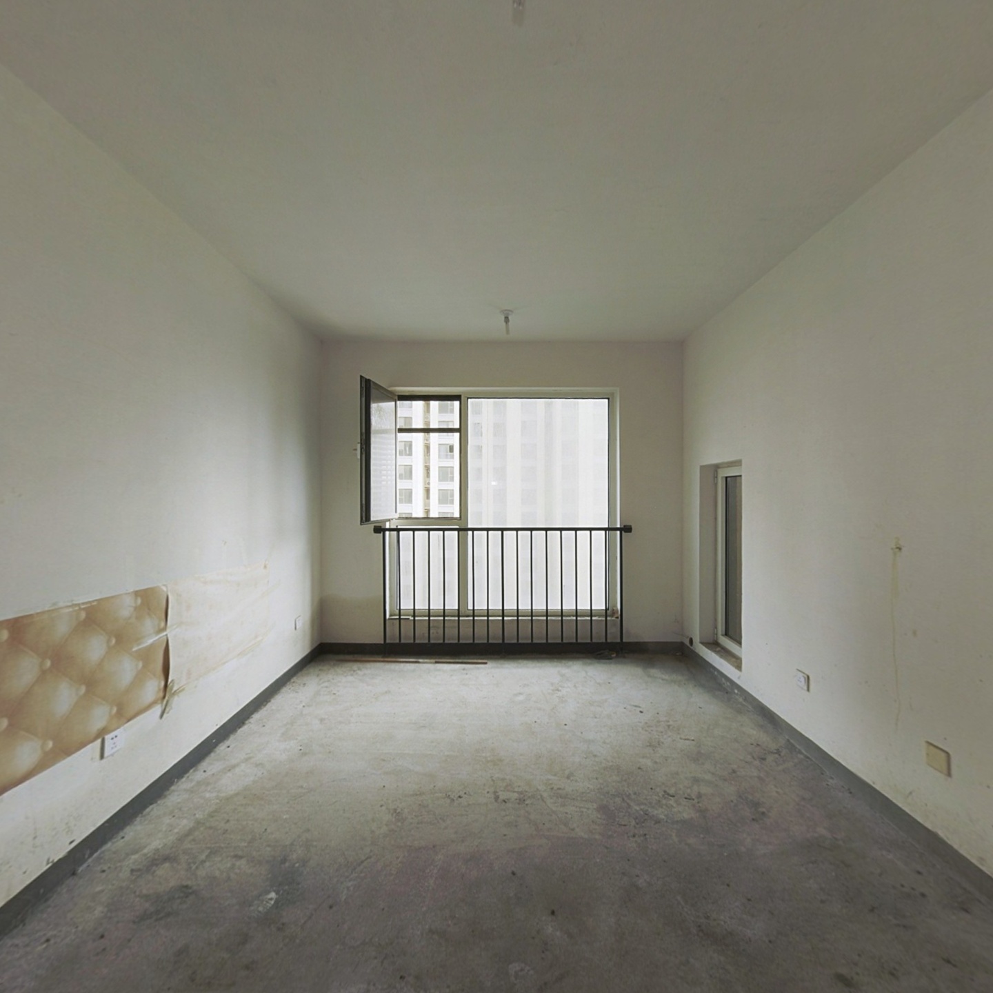 K2狮子城南区 1室1厅 东 北