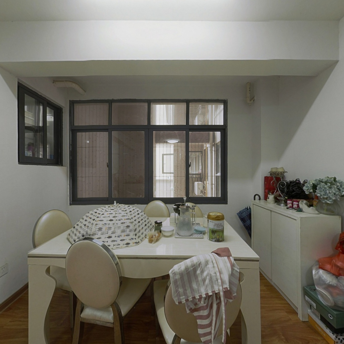 户型理想，室内装修视野开阔，小区绿化高。