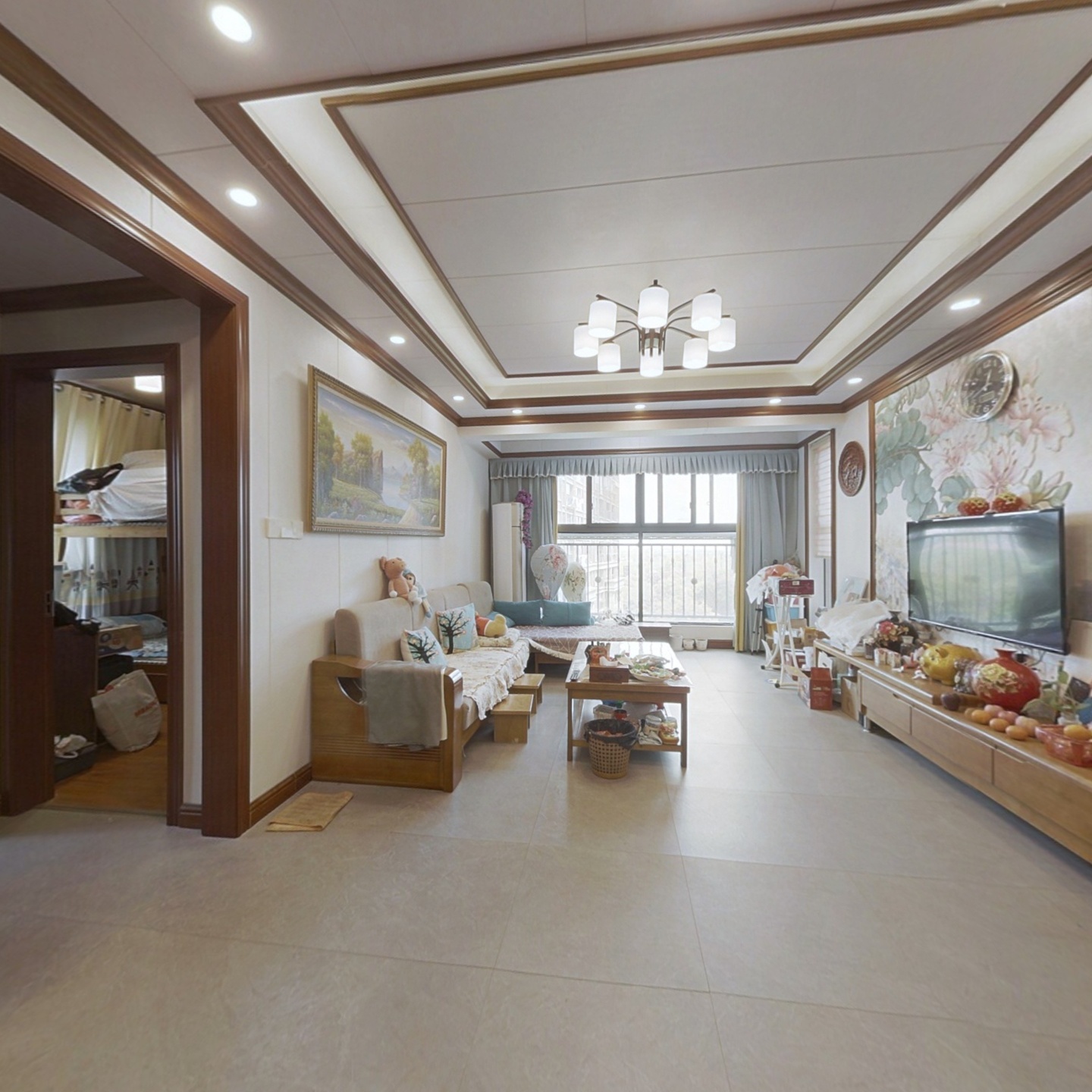 此房自住装修两房朝南一房朝北客厅朝东拎包入住