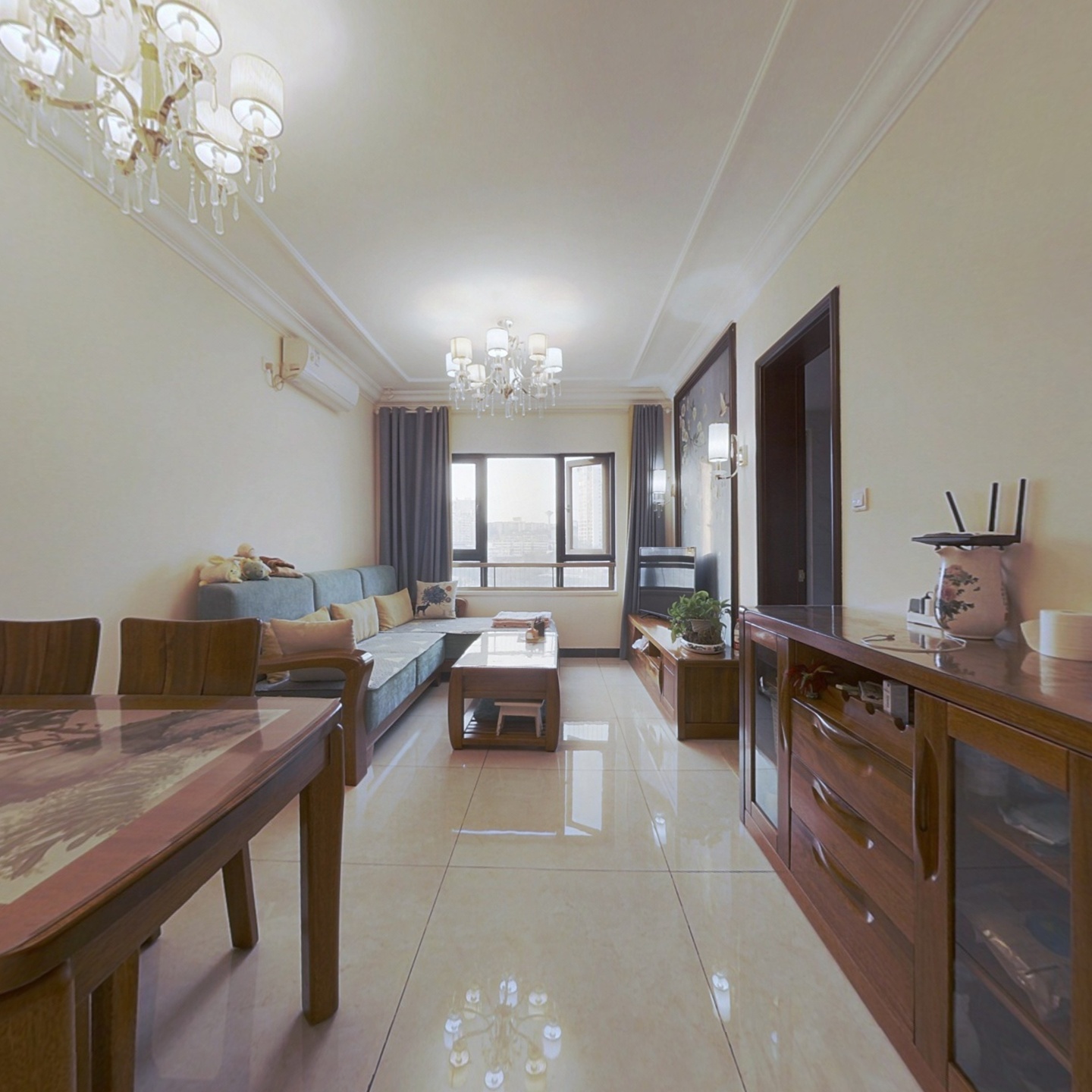 精装小户型三房,全房精装修带家具!~业主诚心出售!