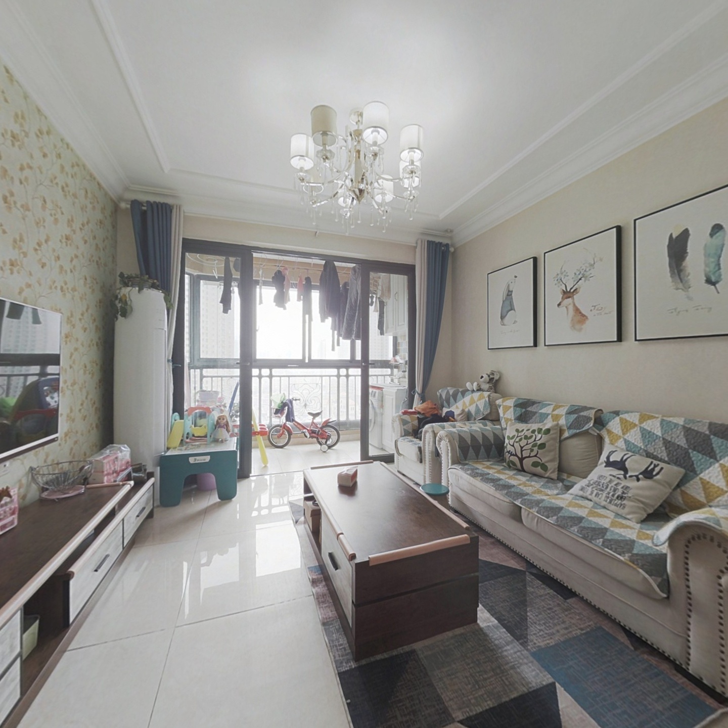 恒大广场.精装修.总价150万.地铁一号线.