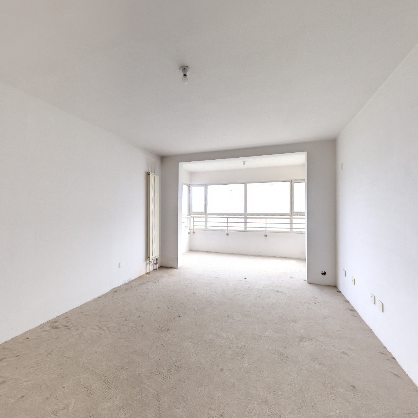 业主诚意出售，价钱好商量，户型方正采光好