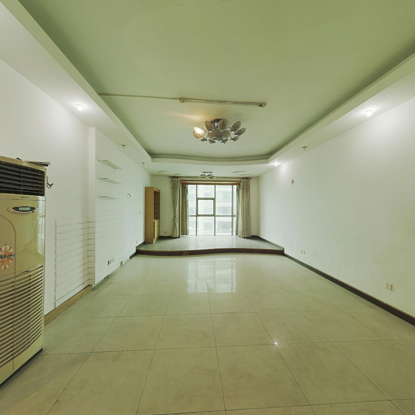 中华北路银海大厦148平仅148万_贵阳银海大厦二手房3室2厅148平米