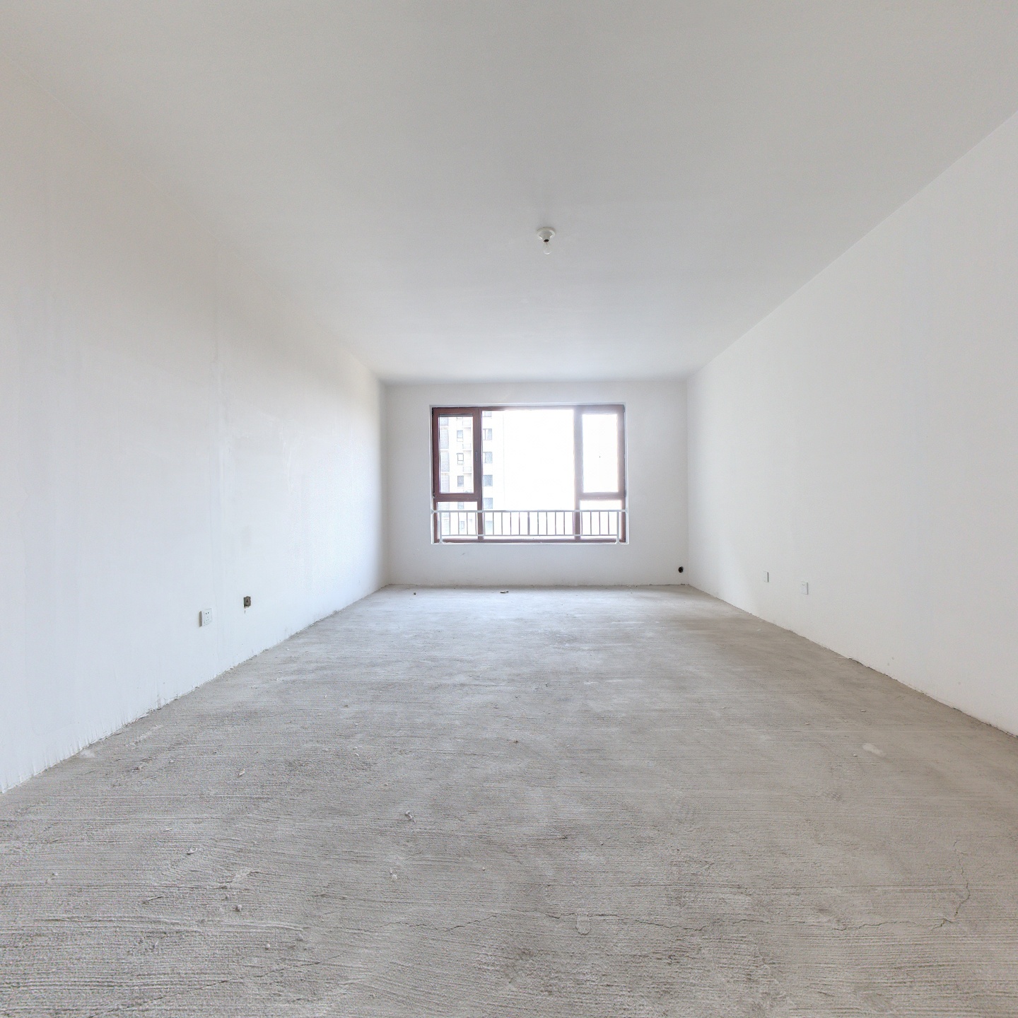 南北通三居，毛坯随意装修，采光充足