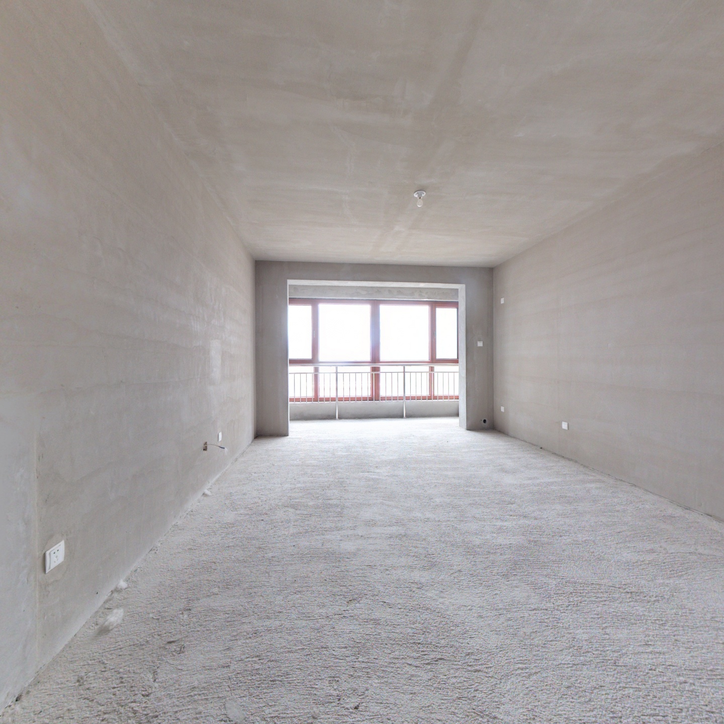 邻范阳路，房本满二，南北通透大四居，双卫大平层