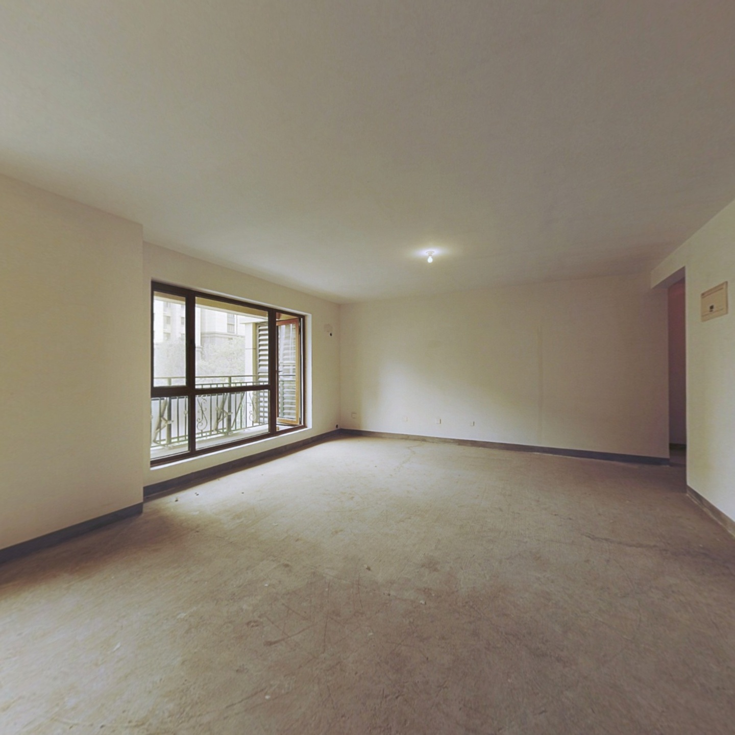 新干线边户洋房三居两卫带露台，一梯两户随时看