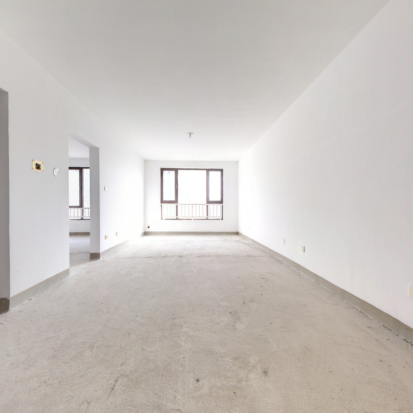 鸿坤南院，中间位置，中高好楼层两居室，业主诚意出售