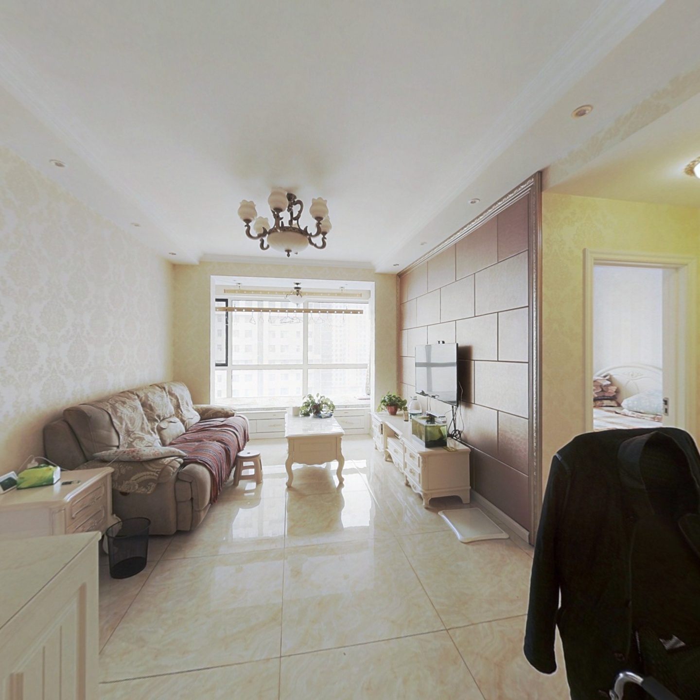 保利达江湾城 精装修 标准一室一厅 中间层 价位可议