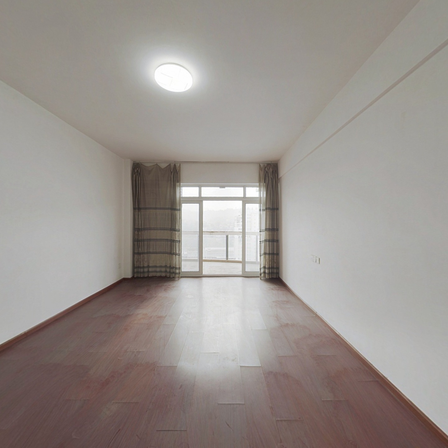 滨江国际装修大两室 采光通透 视野开阔 中楼层