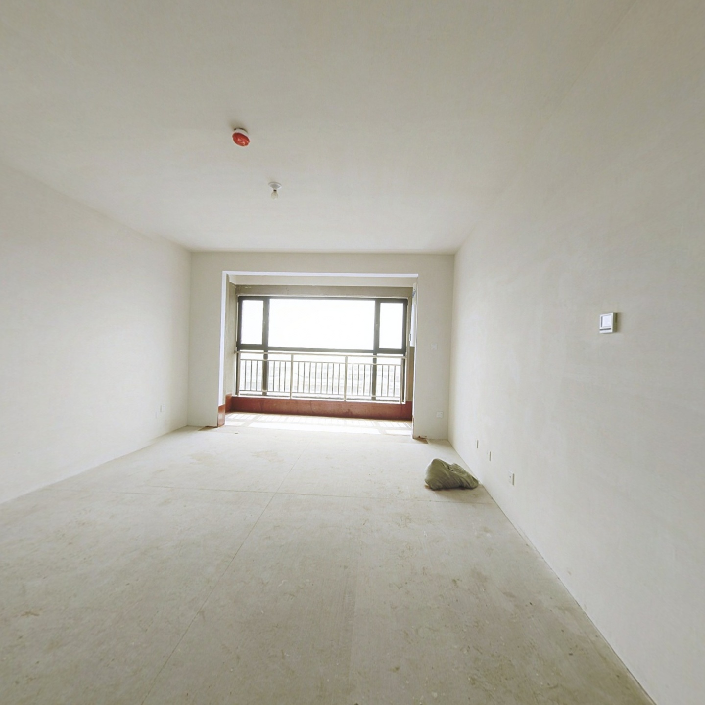北京路 毛坯大三室 方正户型   储藏室 小区品质高