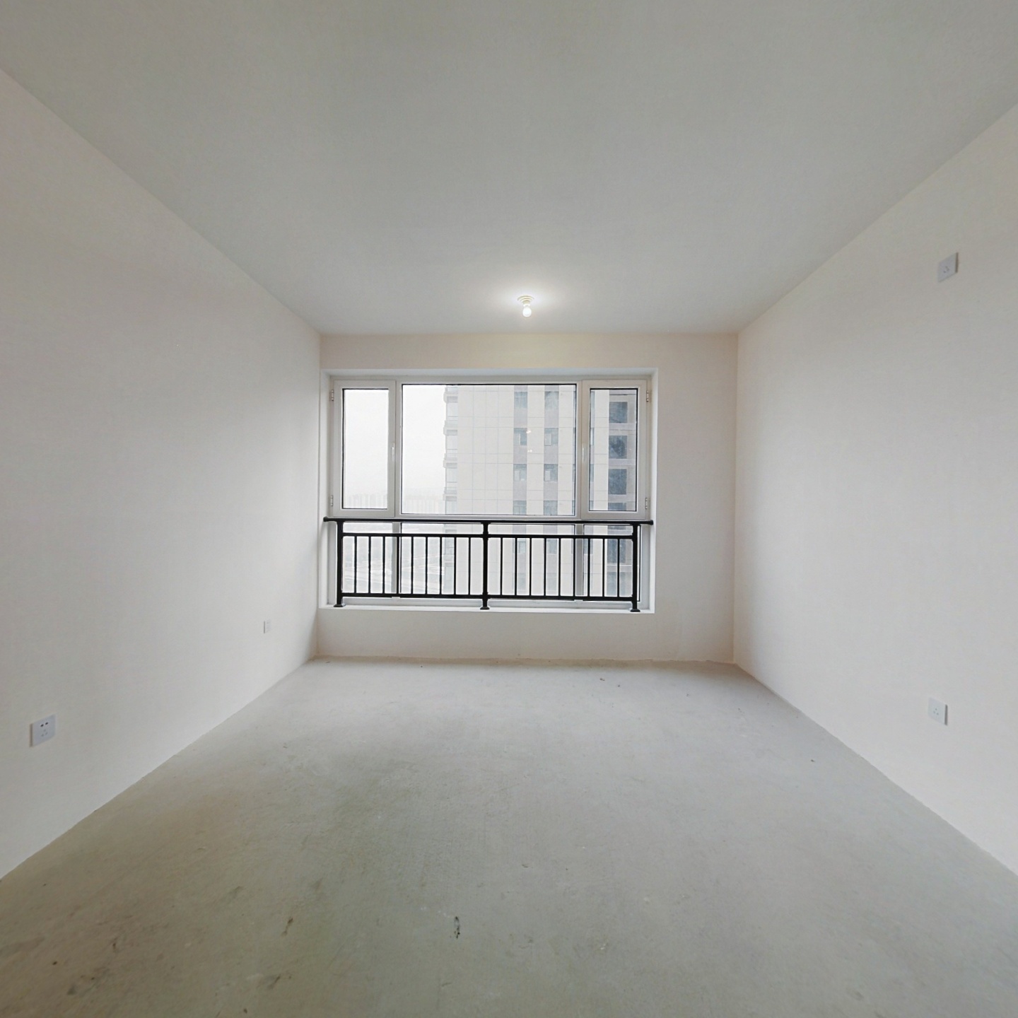 地铁口,金水湾2室2厅113平,超大客厅毛坯房出售.