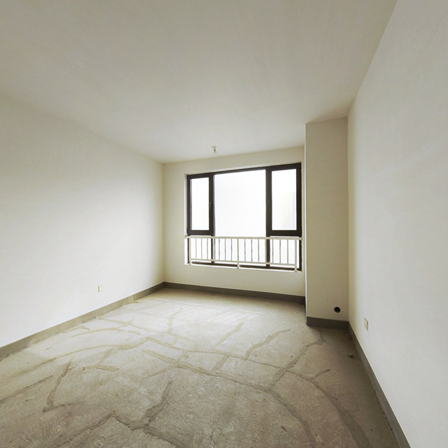 业主诚意出售 价格可议 户型方正