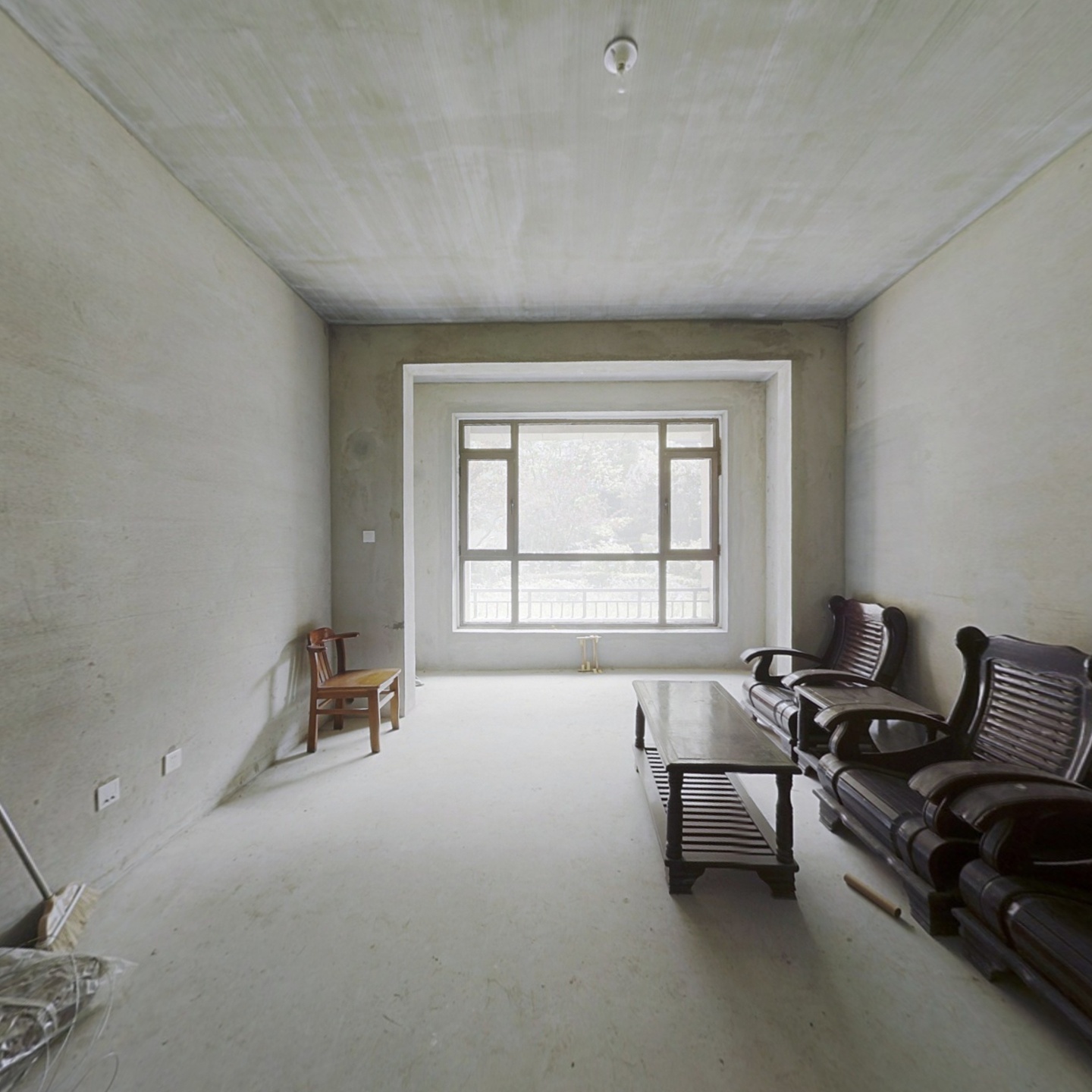 海韵华府，高层一楼带下跃，屋内使用230平，毛坯房。