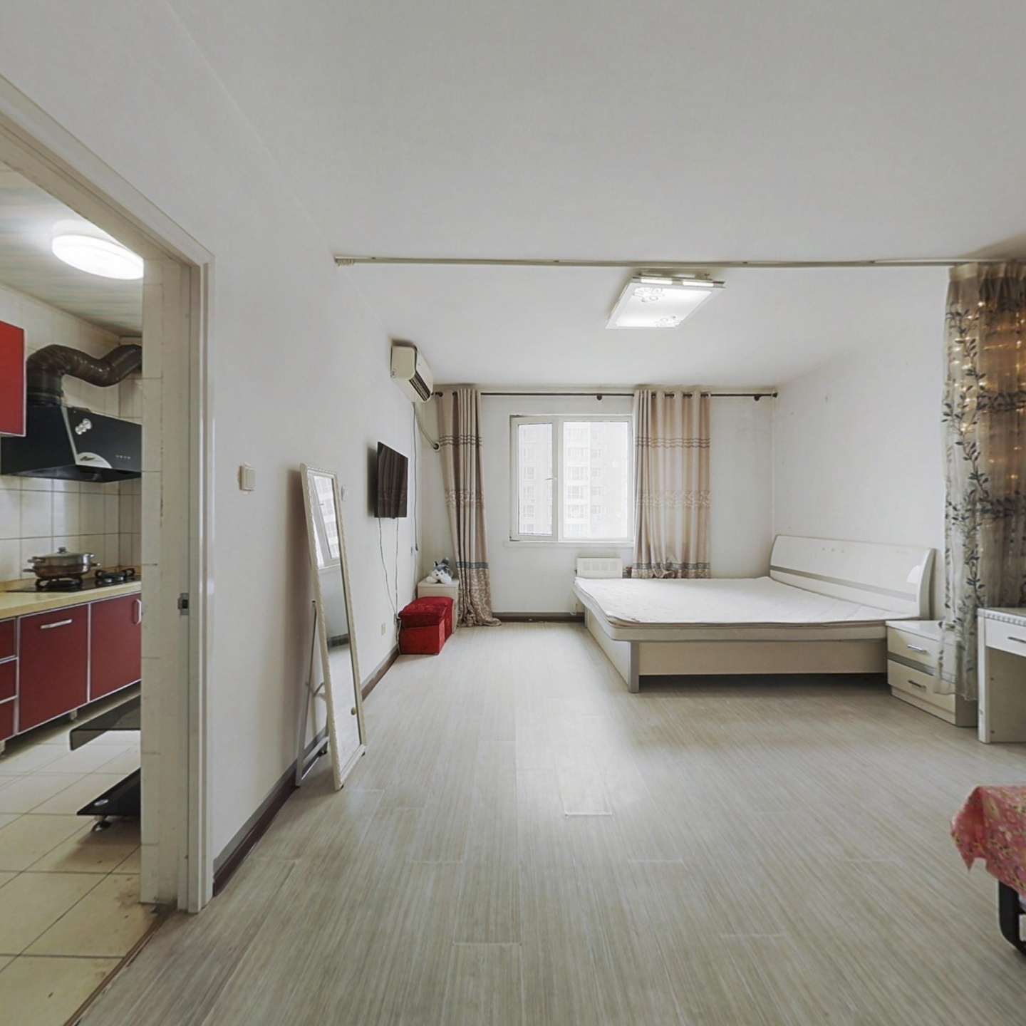 一居室，自住，出租均可选择，中间楼层