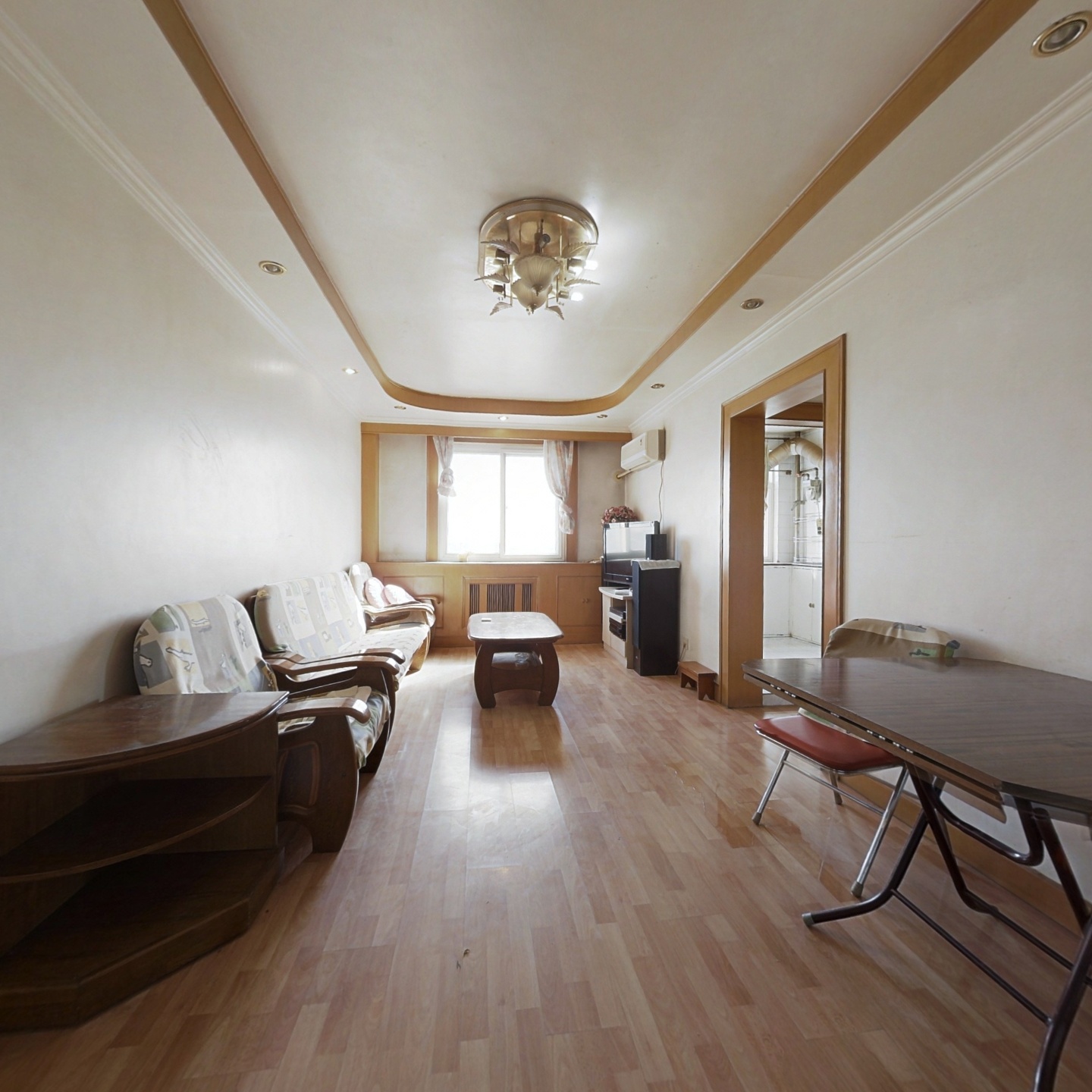 欢乐谷金蝉北里东南向两居室客厅朝东