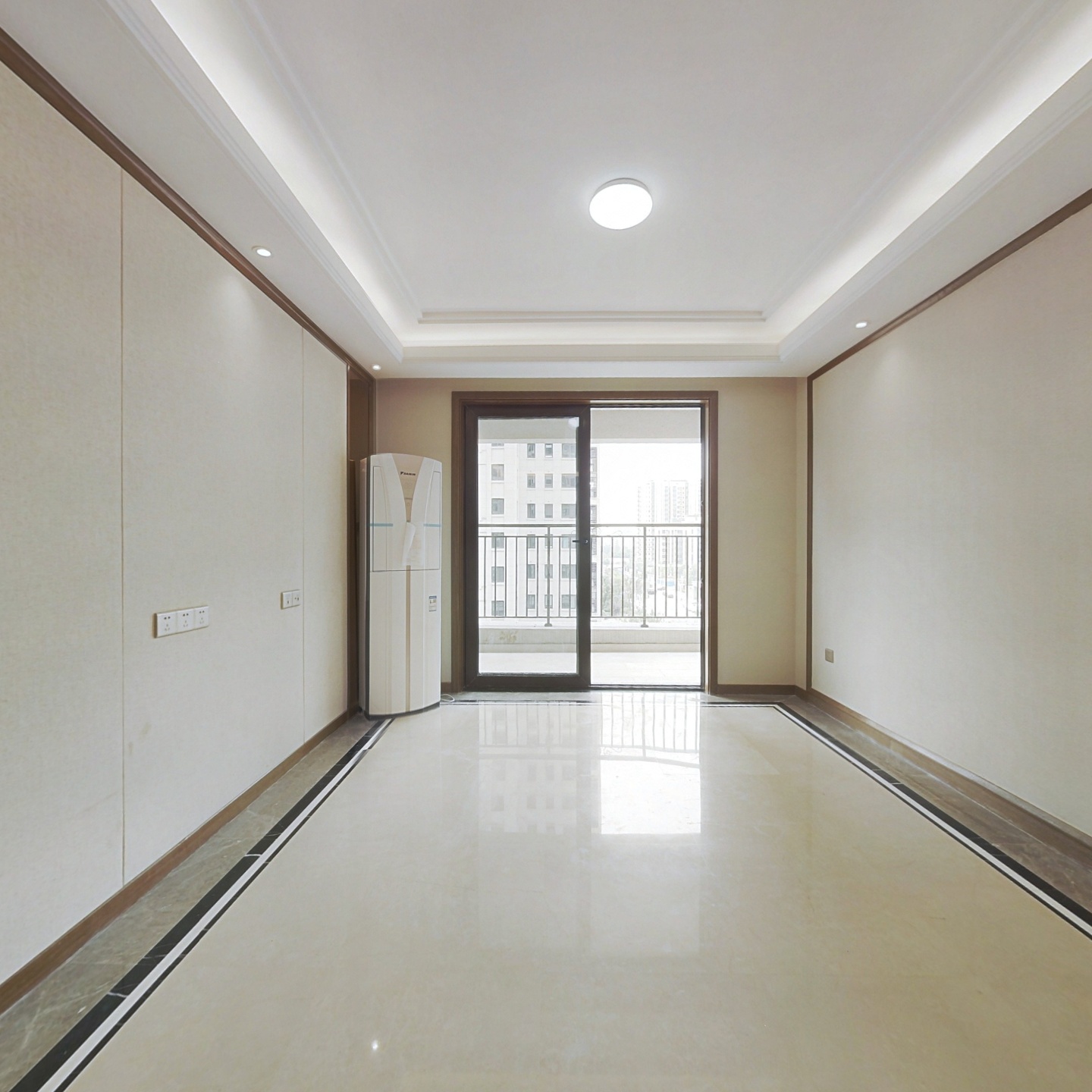 中海玄武公馆 精装三房带地暖 空调 有钥匙 看房方便